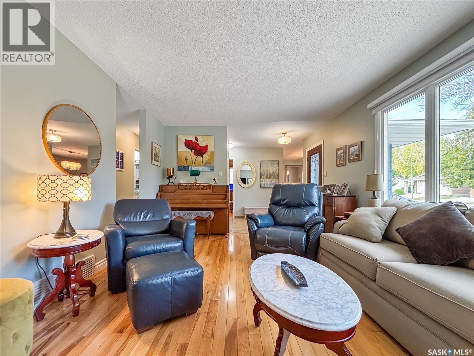 323 Tobin Crescent, Saskatoon, Saskatchewan  S7K 4N4 - Photo 8 - SK020020