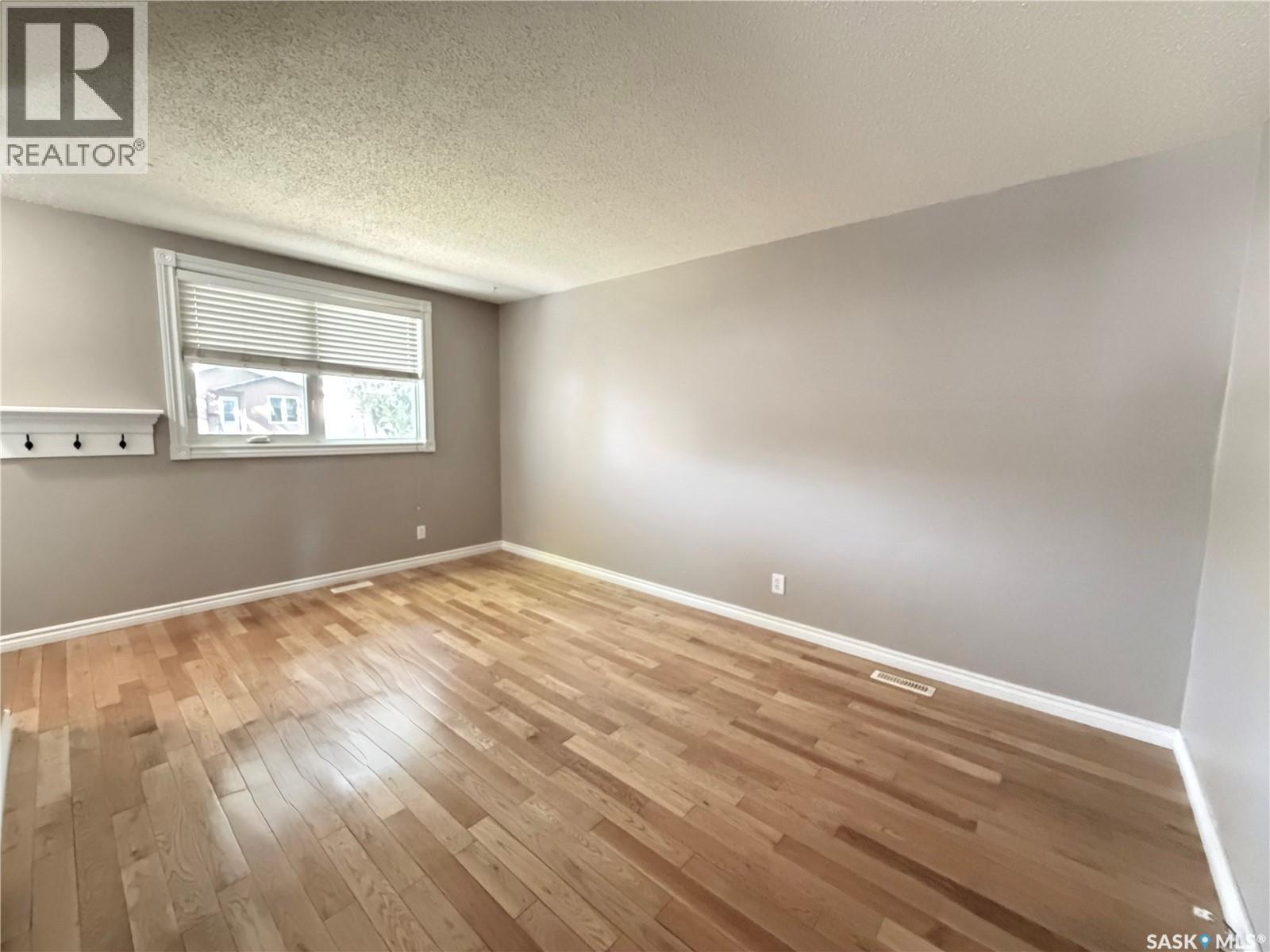 15 Marshall Crescent, Regina, Saskatchewan  S4R 4Y8 - Photo 2 - SK019976