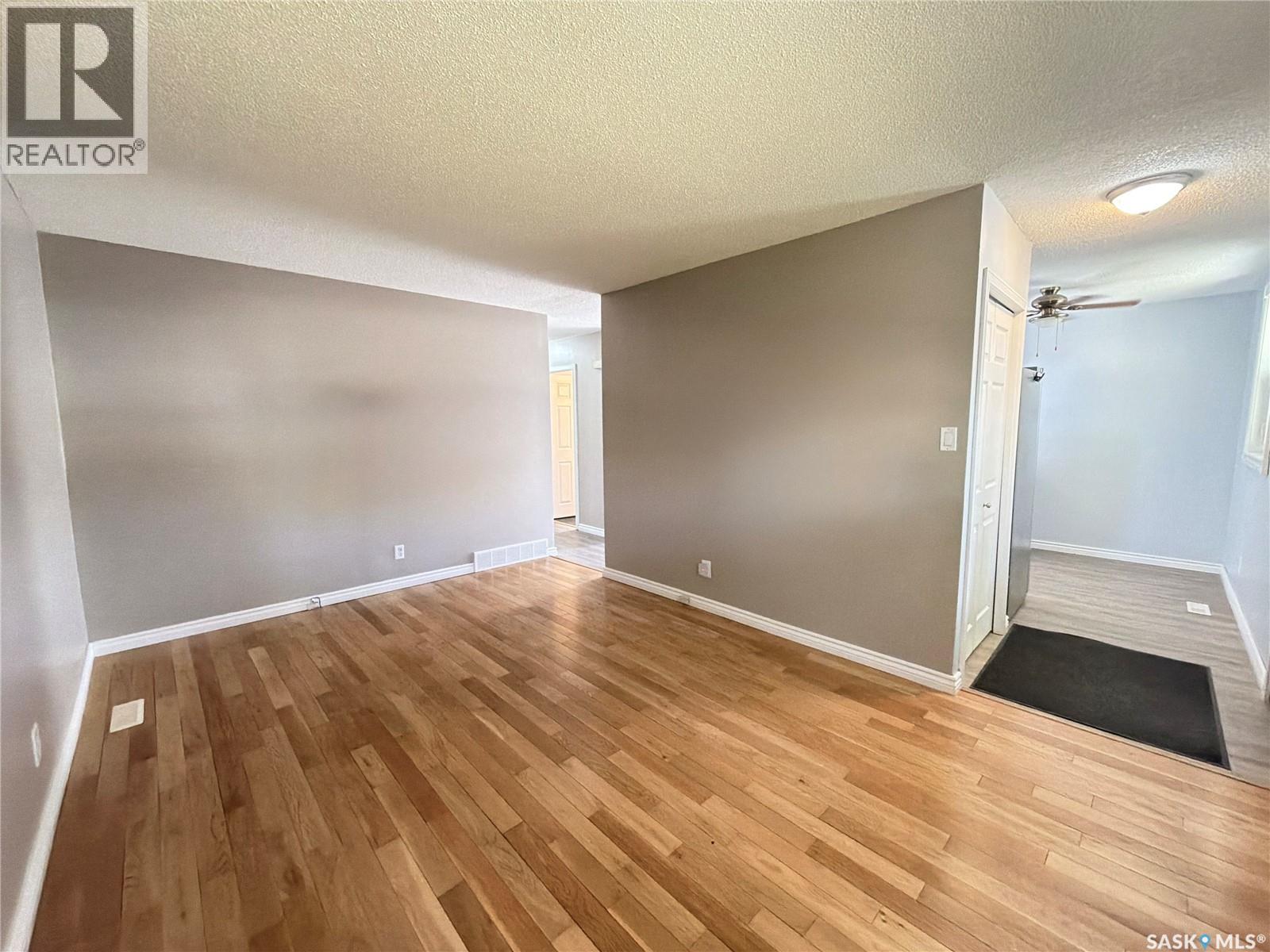 15 Marshall Crescent, Regina, Saskatchewan  S4R 4Y8 - Photo 3 - SK019976