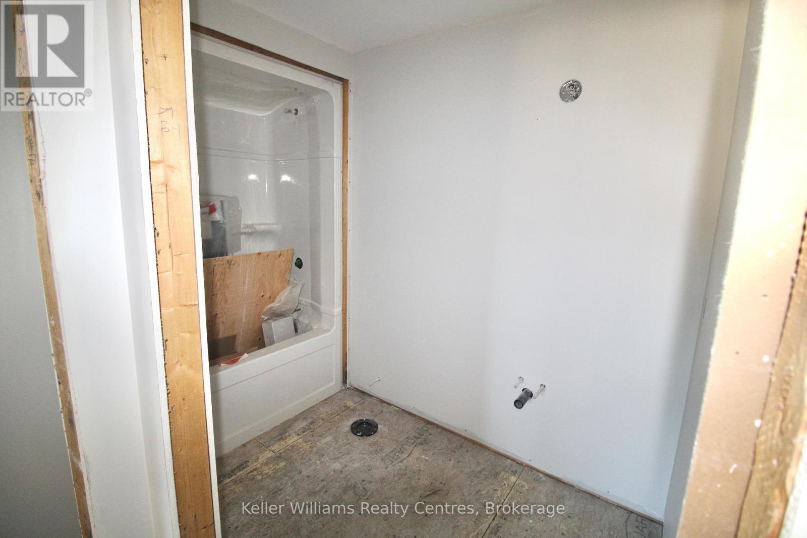 770 18th Street, Hanover, Ontario  N4N 0C7 - Photo 11 - X12333745