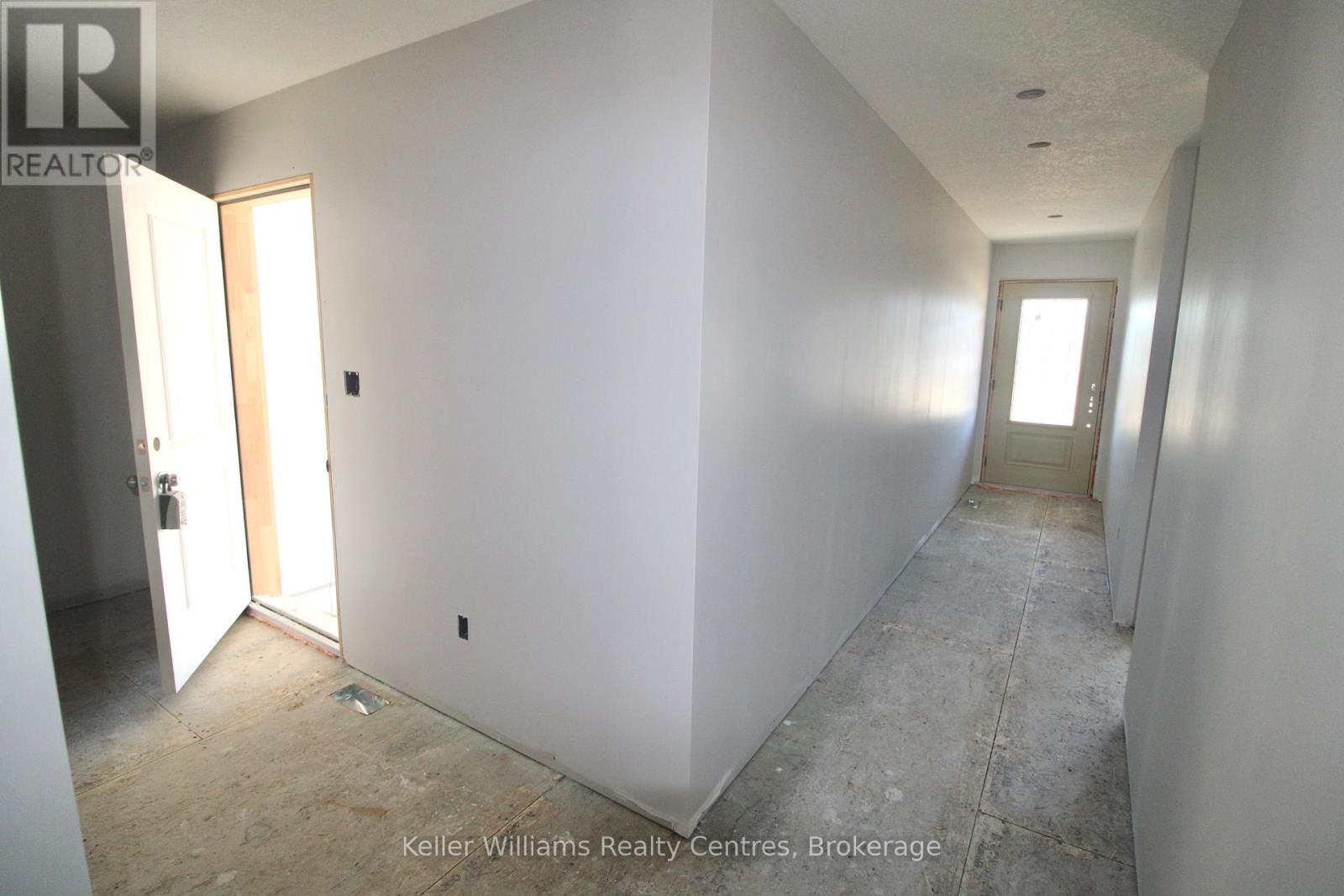 770 18th Street, Hanover, Ontario  N4N 0C7 - Photo 4 - X12333745