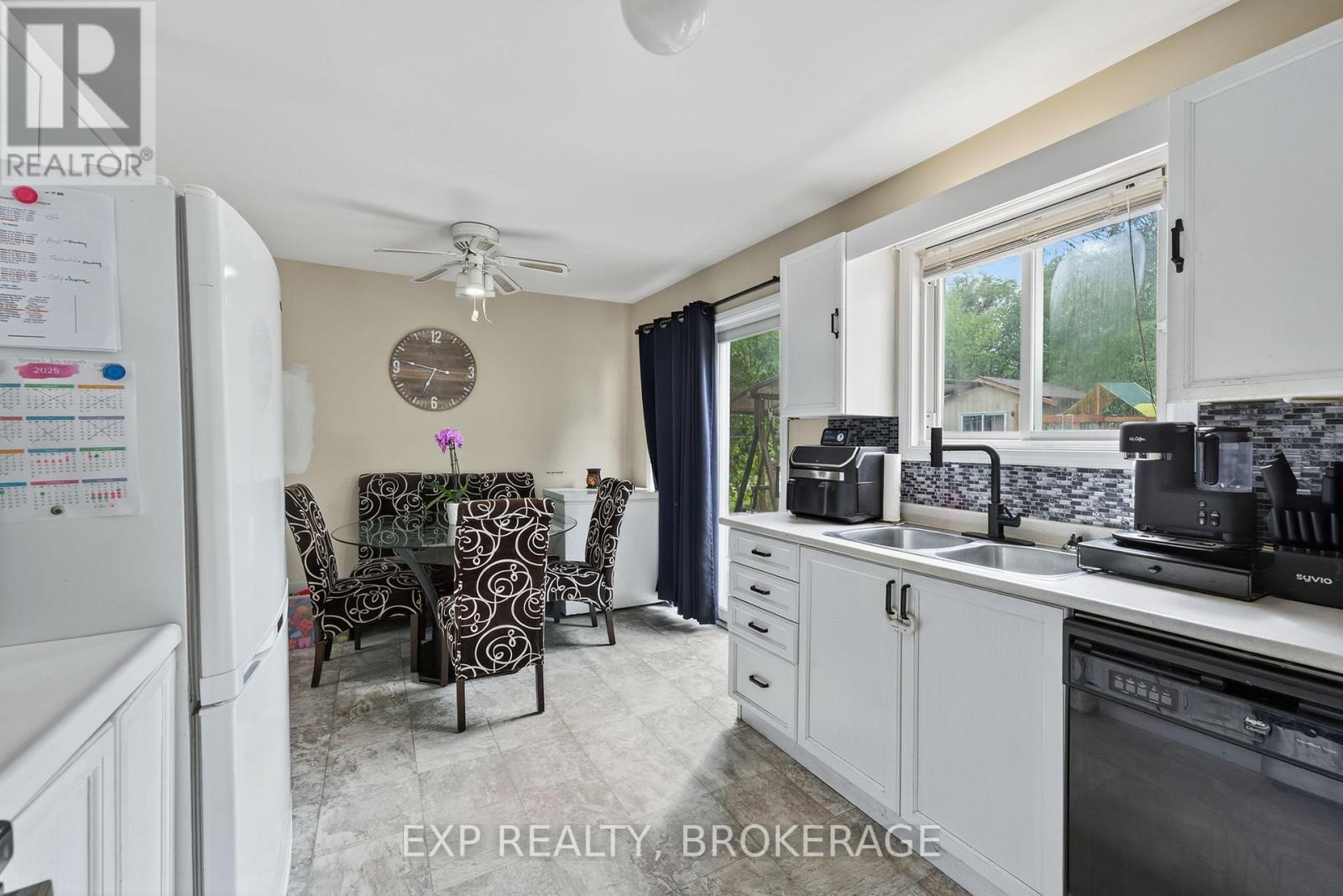122 Birch Street, Gananoque, Ontario  K7G 2T4 - Photo 3 - X12442074