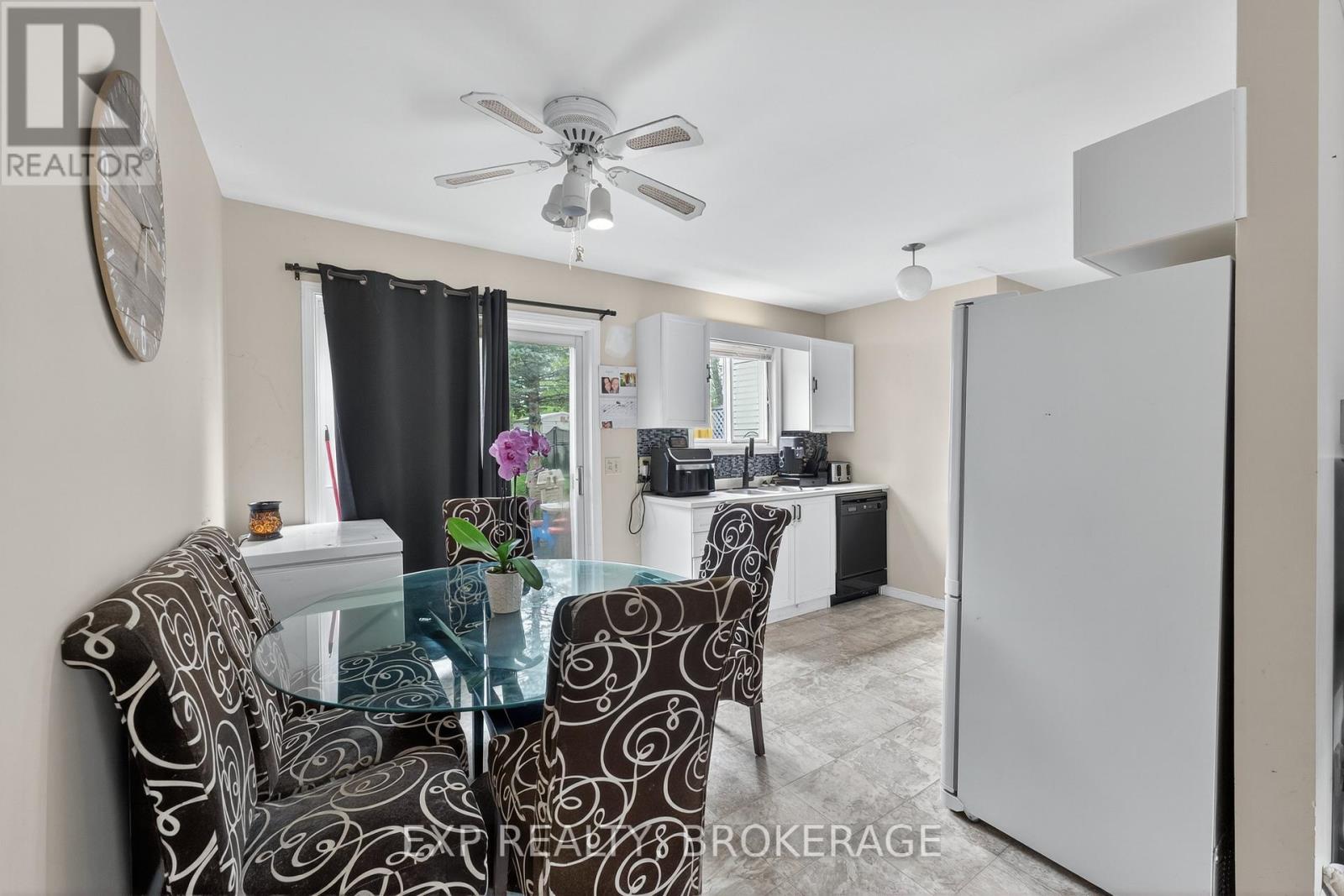 122 Birch Street, Gananoque, Ontario  K7G 2T4 - Photo 2 - X12442074