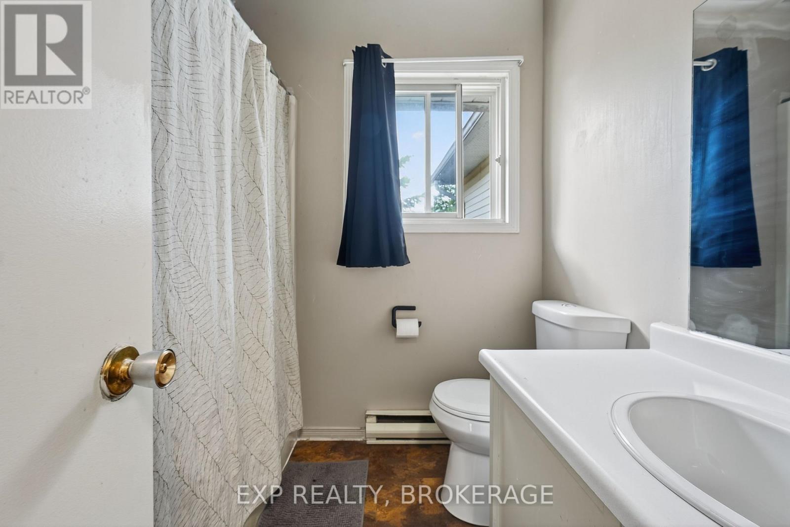 122 Birch Street, Gananoque, Ontario  K7G 2T4 - Photo 9 - X12442074