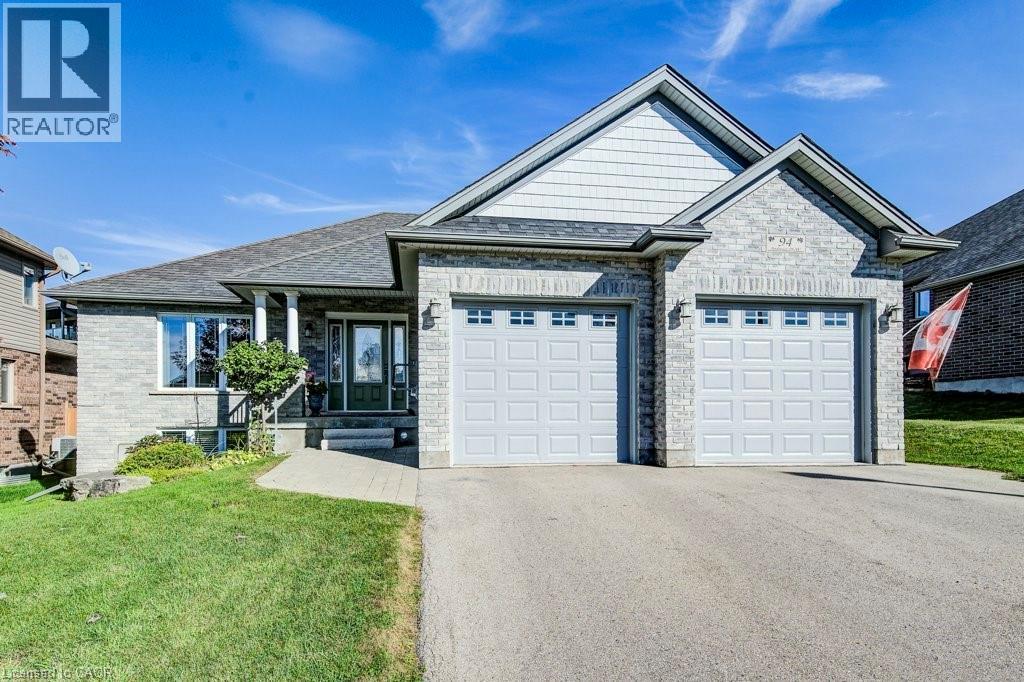 94 ANDREWS Drive W, Drayton, Ontario