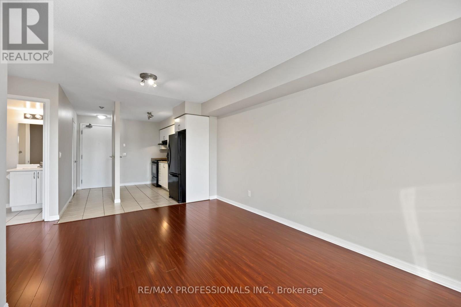 208 - 4 Elsinore Path, Toronto, Ontario  M8V 4G7 - Photo 15 - W12438785