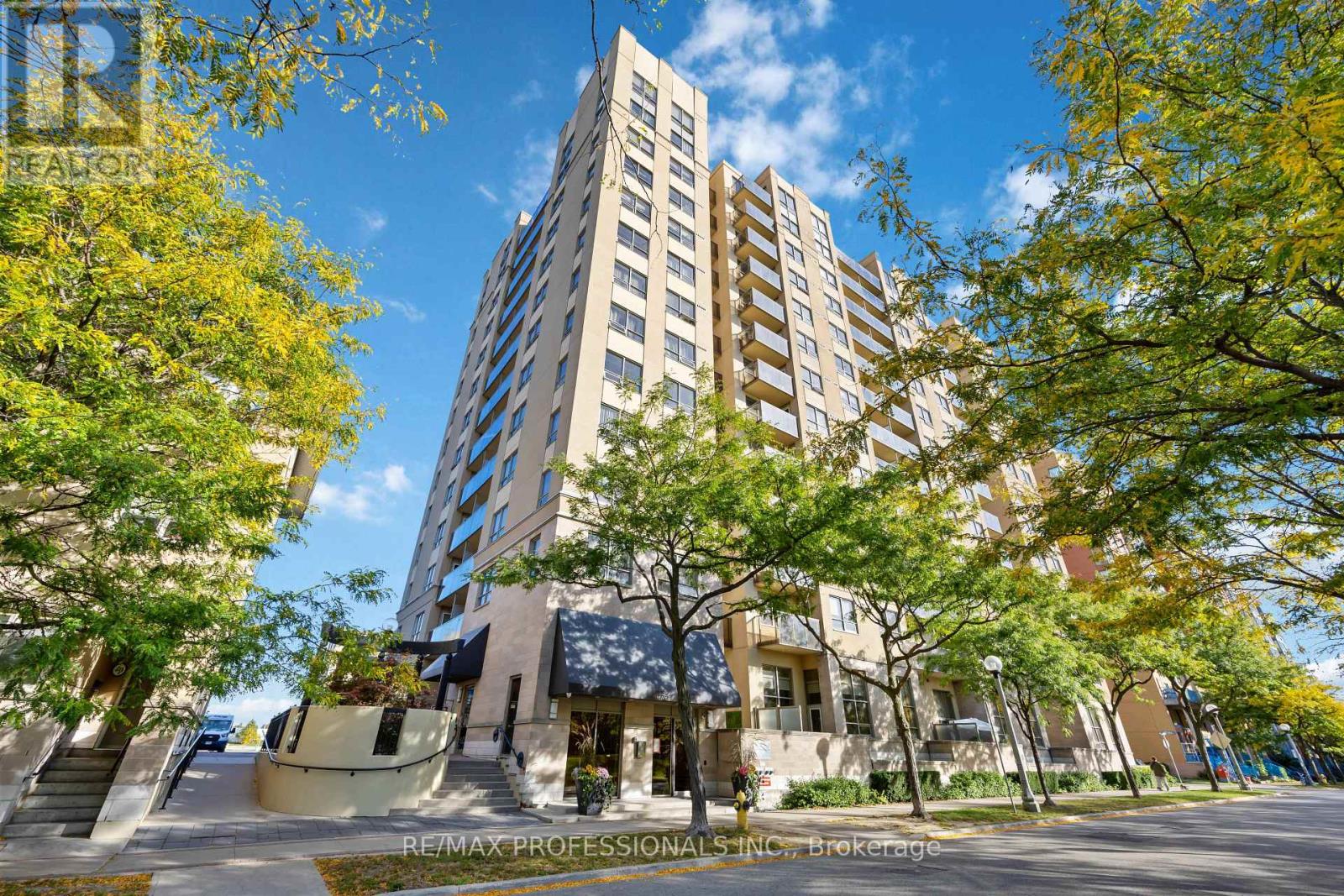 208 - 4 Elsinore Path, Toronto, Ontario  M8V 4G7 - Photo 2 - W12438785