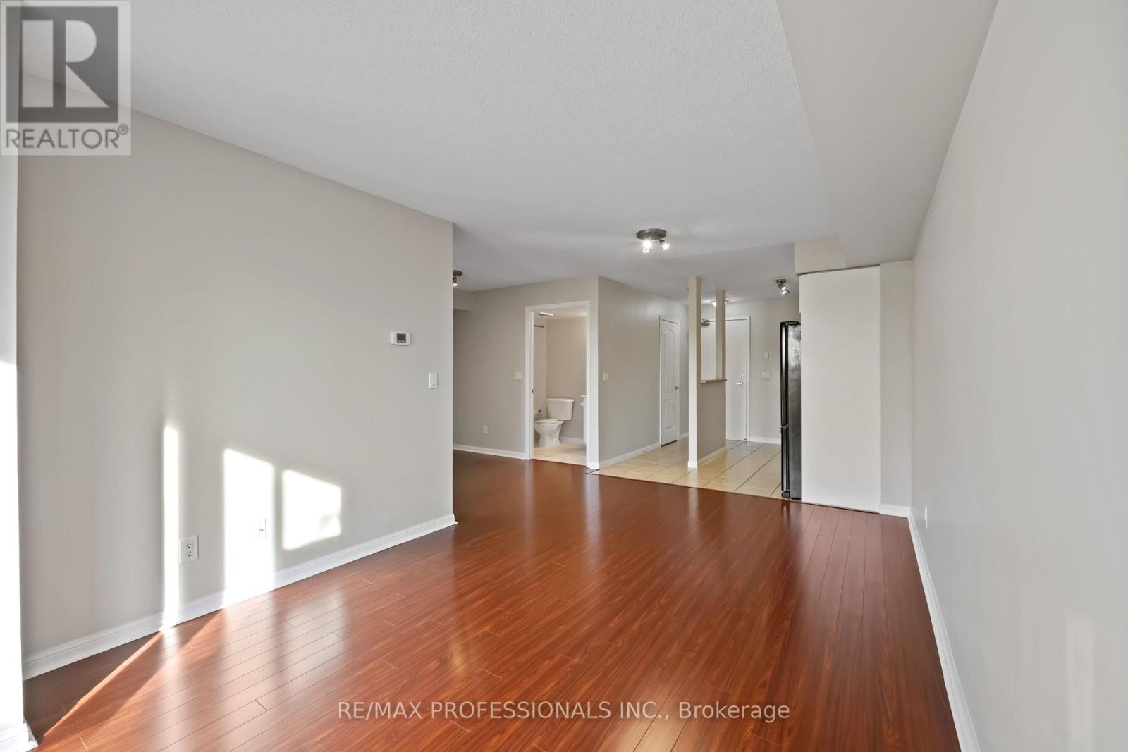 208 - 4 Elsinore Path, Toronto, Ontario  M8V 4G7 - Photo 14 - W12438785