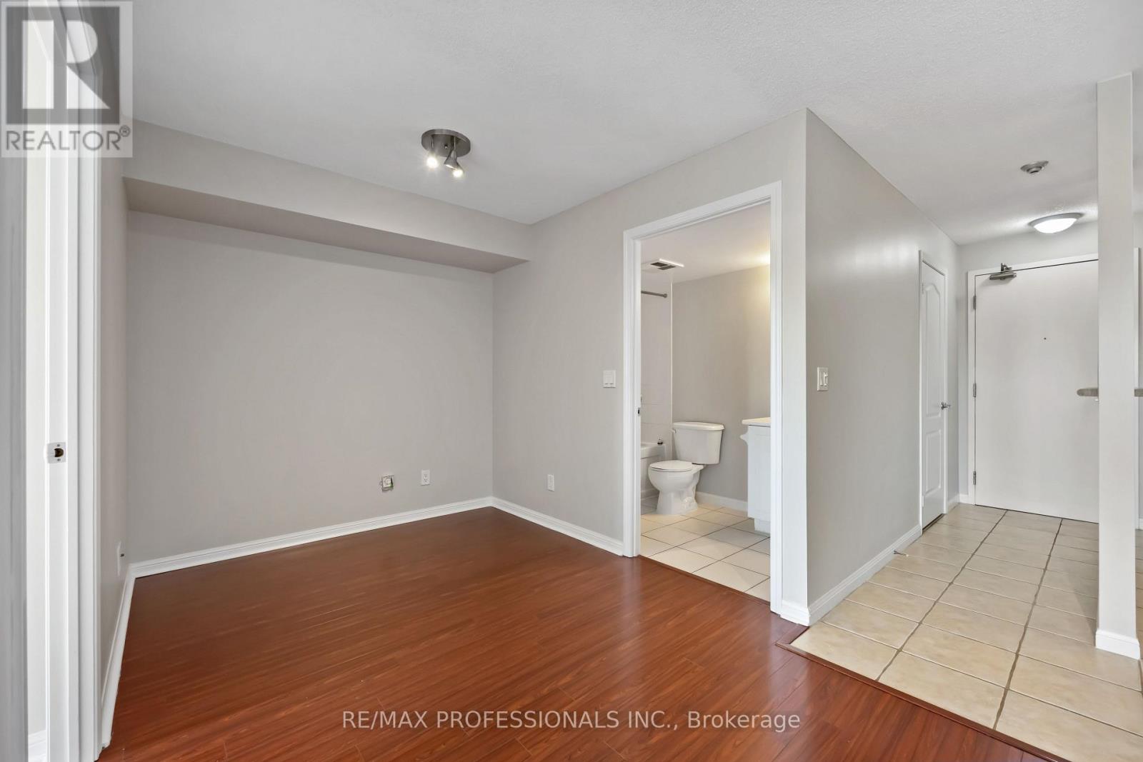 208 - 4 Elsinore Path, Toronto, Ontario  M8V 4G7 - Photo 19 - W12438785