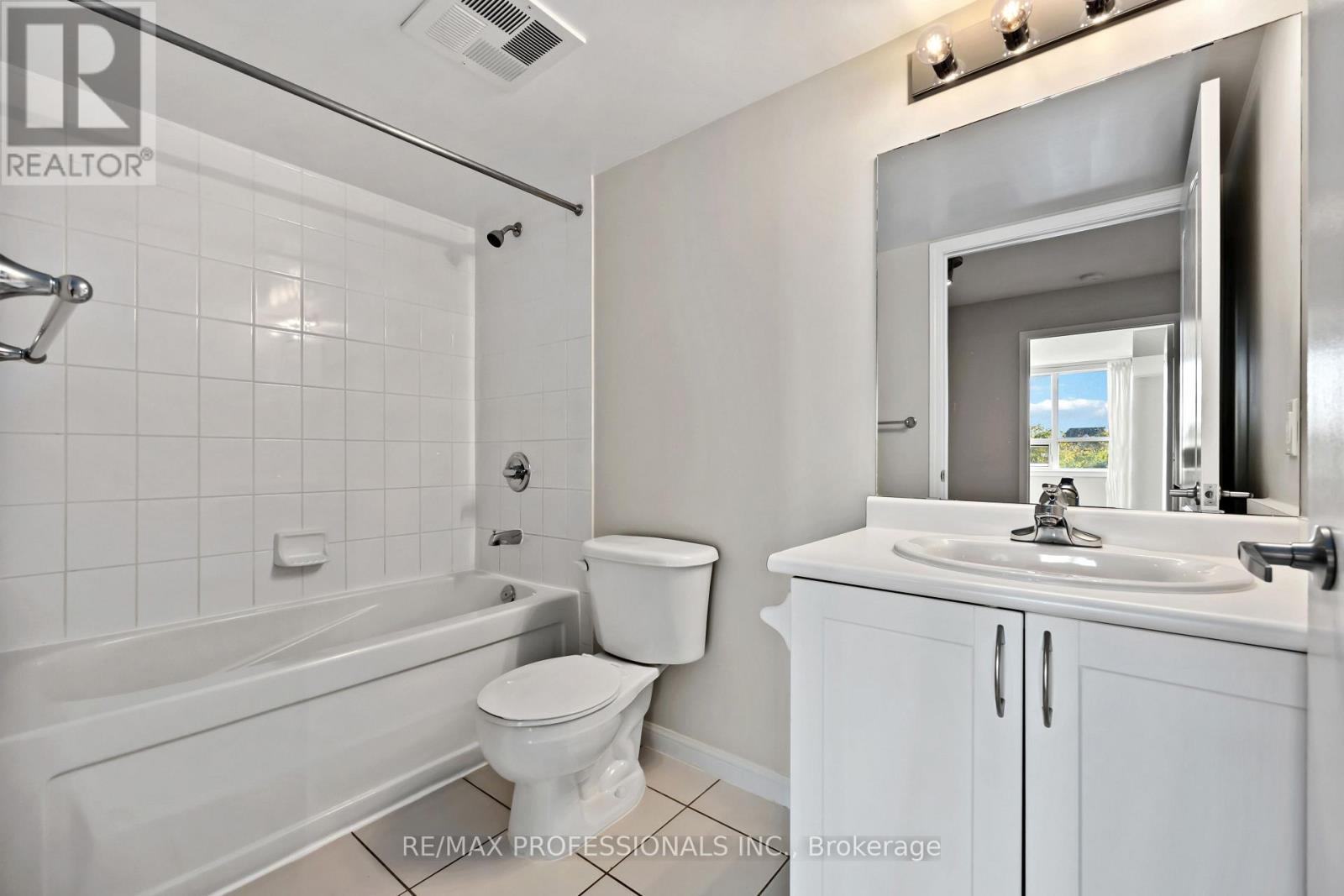 208 - 4 Elsinore Path, Toronto, Ontario  M8V 4G7 - Photo 22 - W12438785
