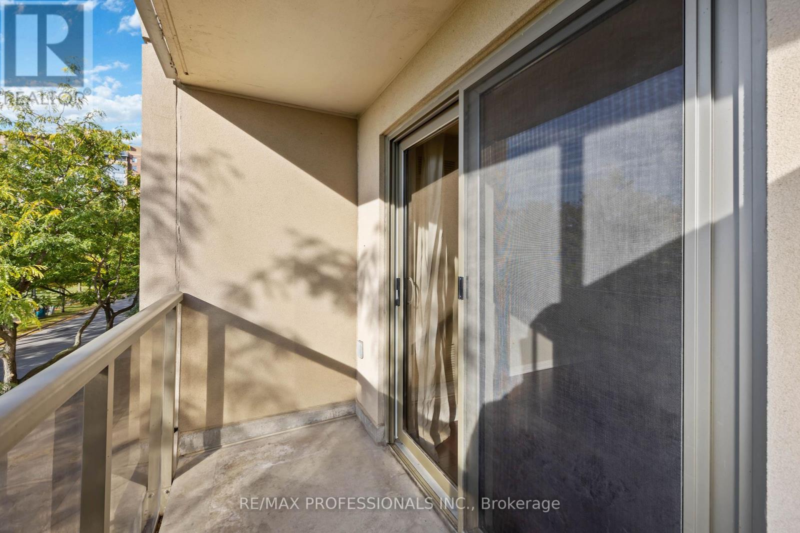 208 - 4 Elsinore Path, Toronto, Ontario  M8V 4G7 - Photo 26 - W12438785