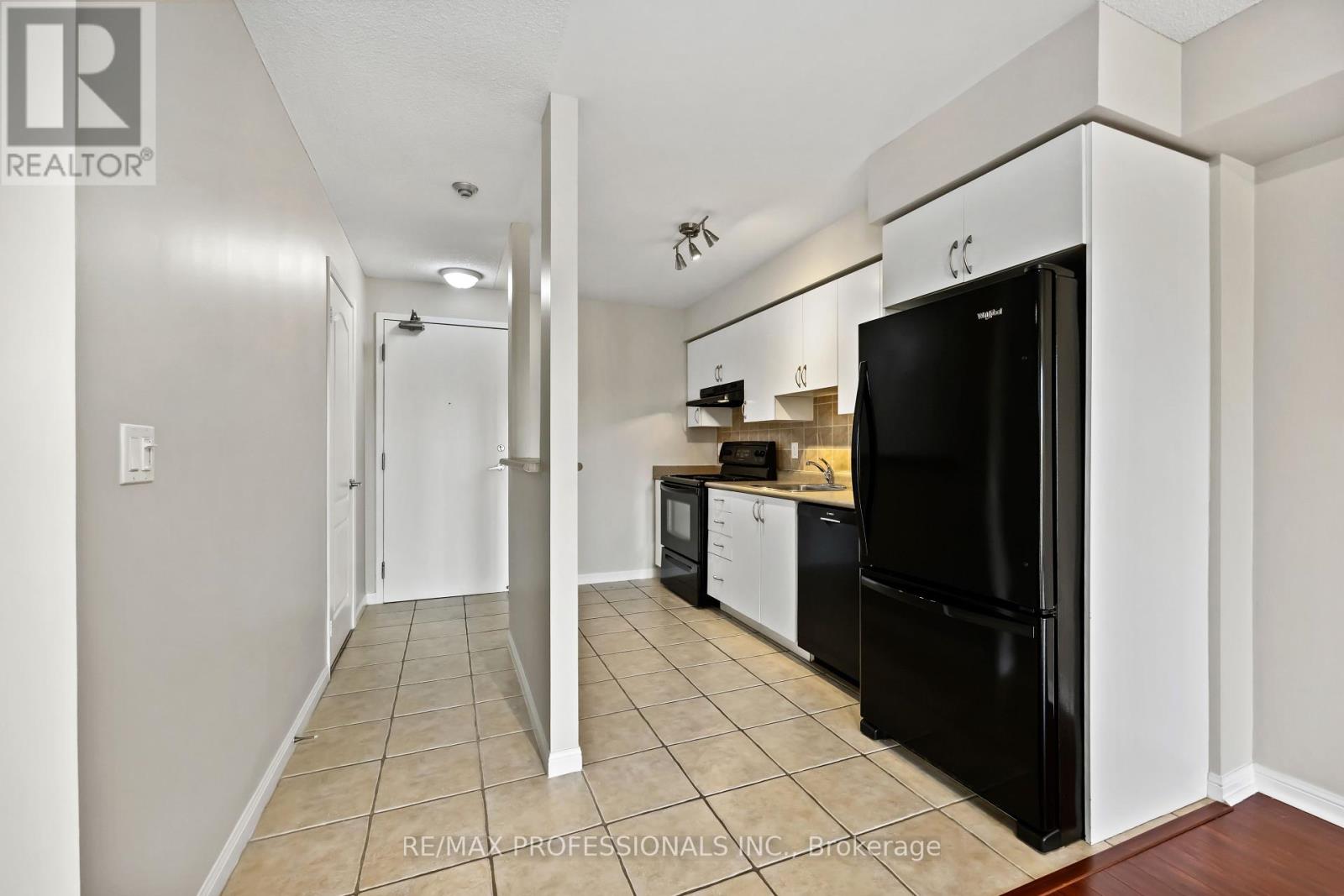 208 - 4 Elsinore Path, Toronto, Ontario  M8V 4G7 - Photo 8 - W12438785