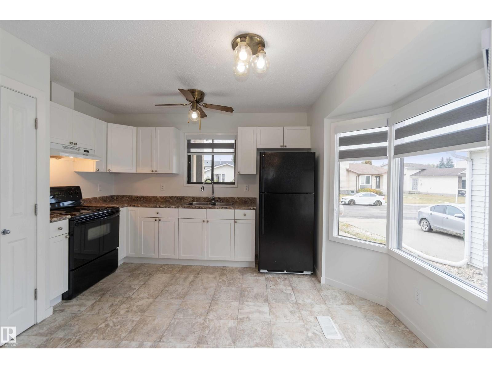 9339 175 Av Nw, Edmonton, Alberta  T5Z 2C7 - Photo 11 - E4460627