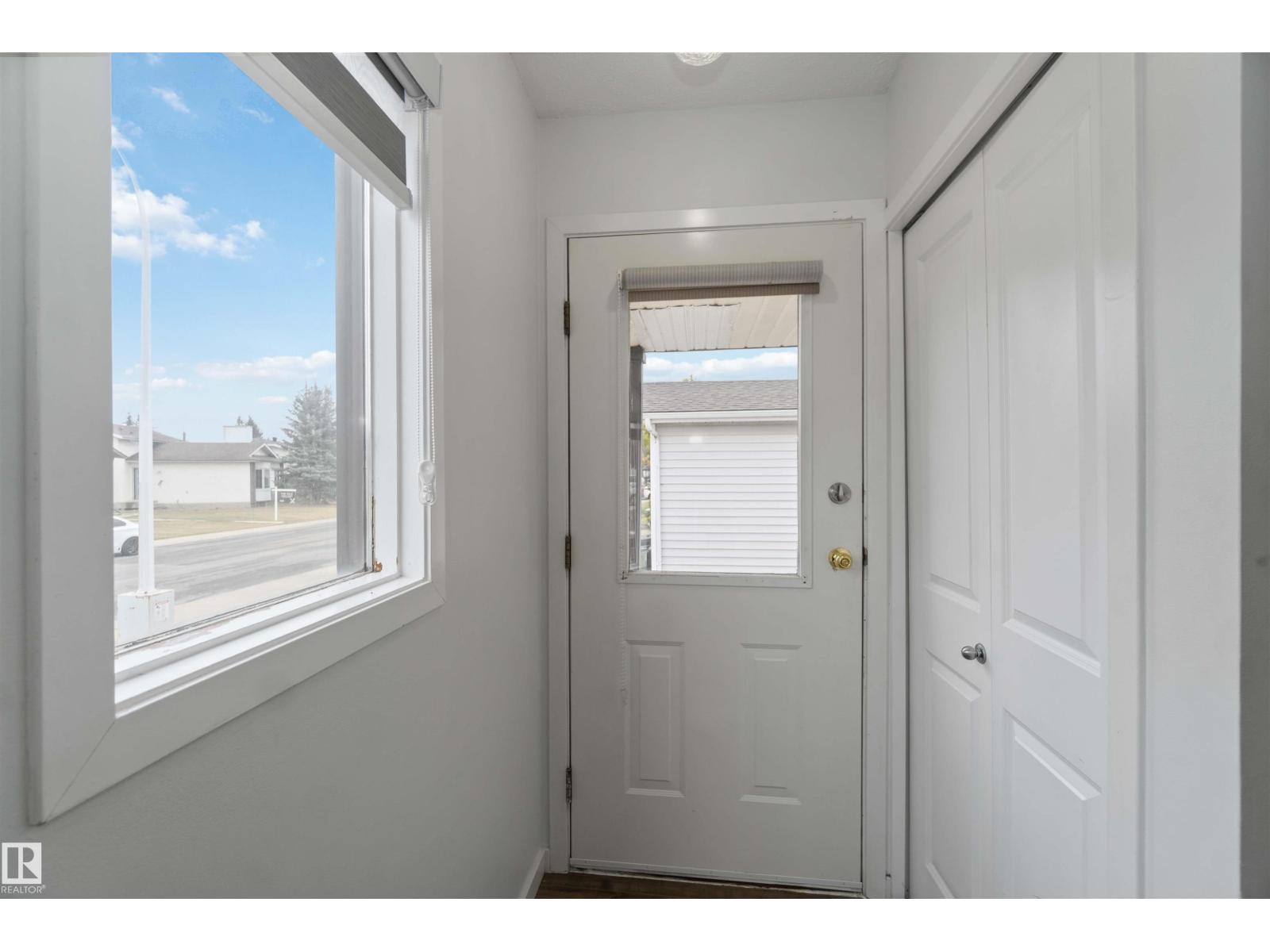 9339 175 Av Nw, Edmonton, Alberta  T5Z 2C7 - Photo 2 - E4460627