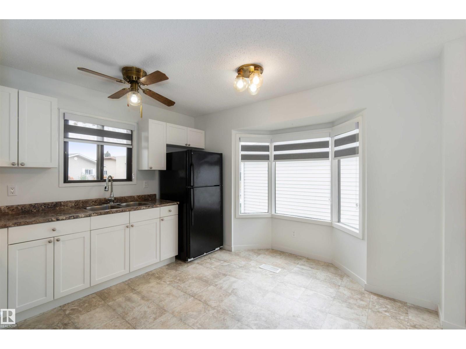 9339 175 Av Nw, Edmonton, Alberta  T5Z 2C7 - Photo 12 - E4460627