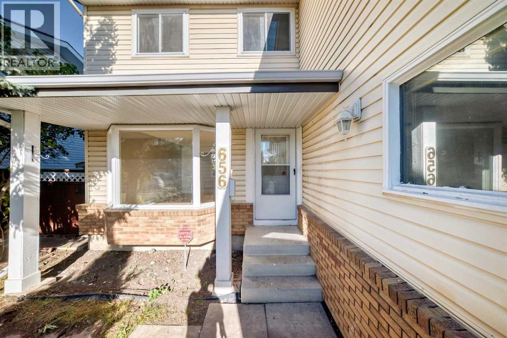 656 Woodbine Boulevard Sw, Calgary, Alberta  T2W 4W4 - Photo 3 - A2261153