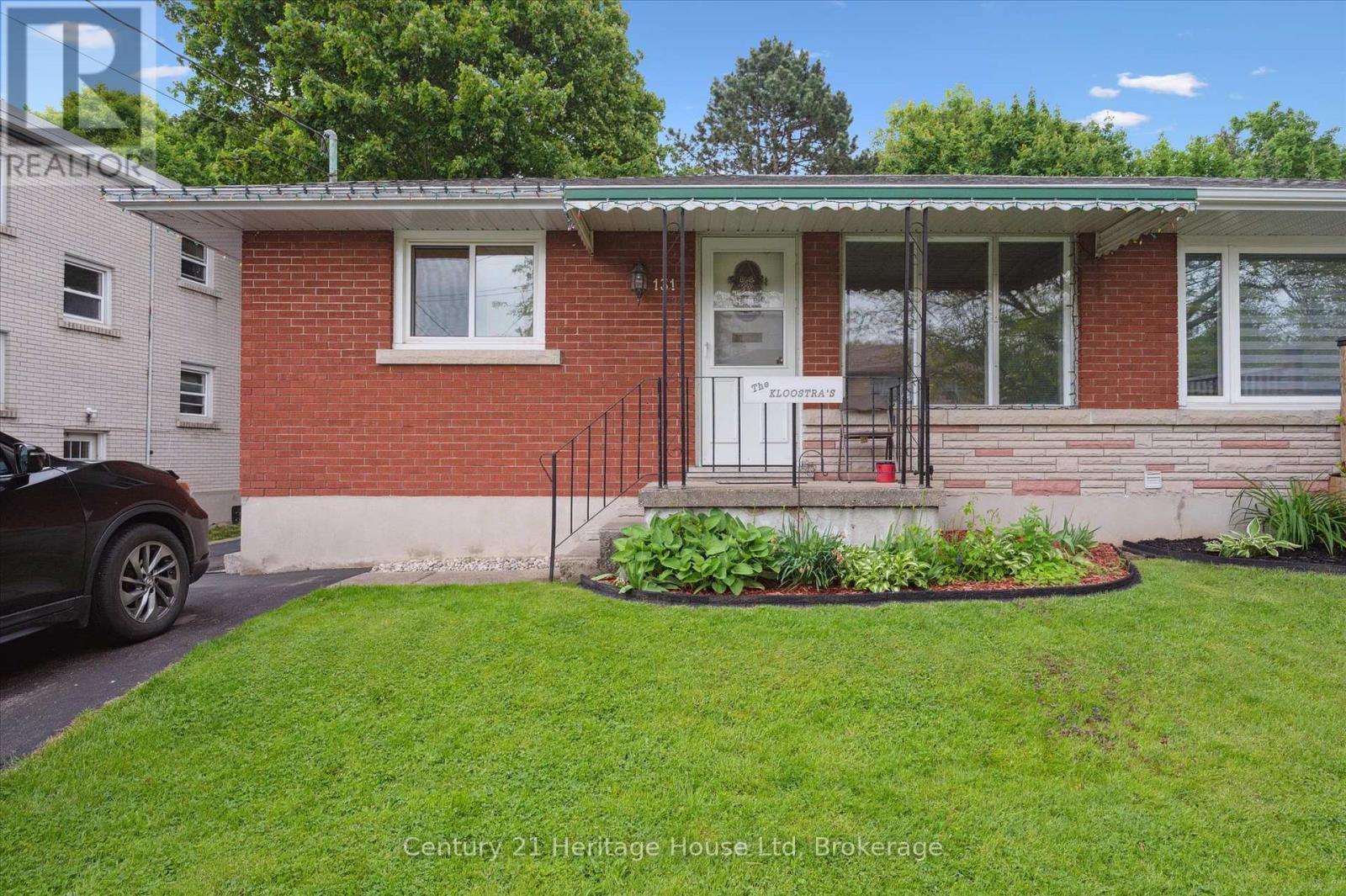 131 Waverley Drive, Guelph, Ontario  N1E 1H1 - Photo 1 - X12442865