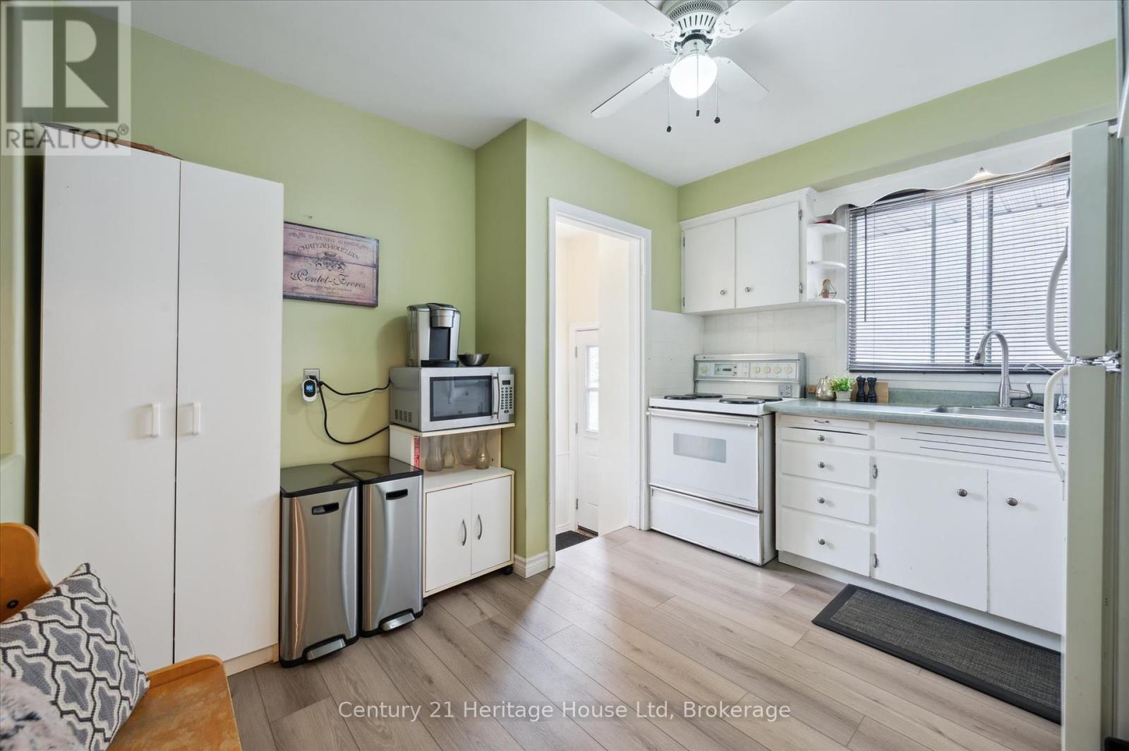131 Waverley Drive, Guelph, Ontario  N1E 1H1 - Photo 10 - X12442865