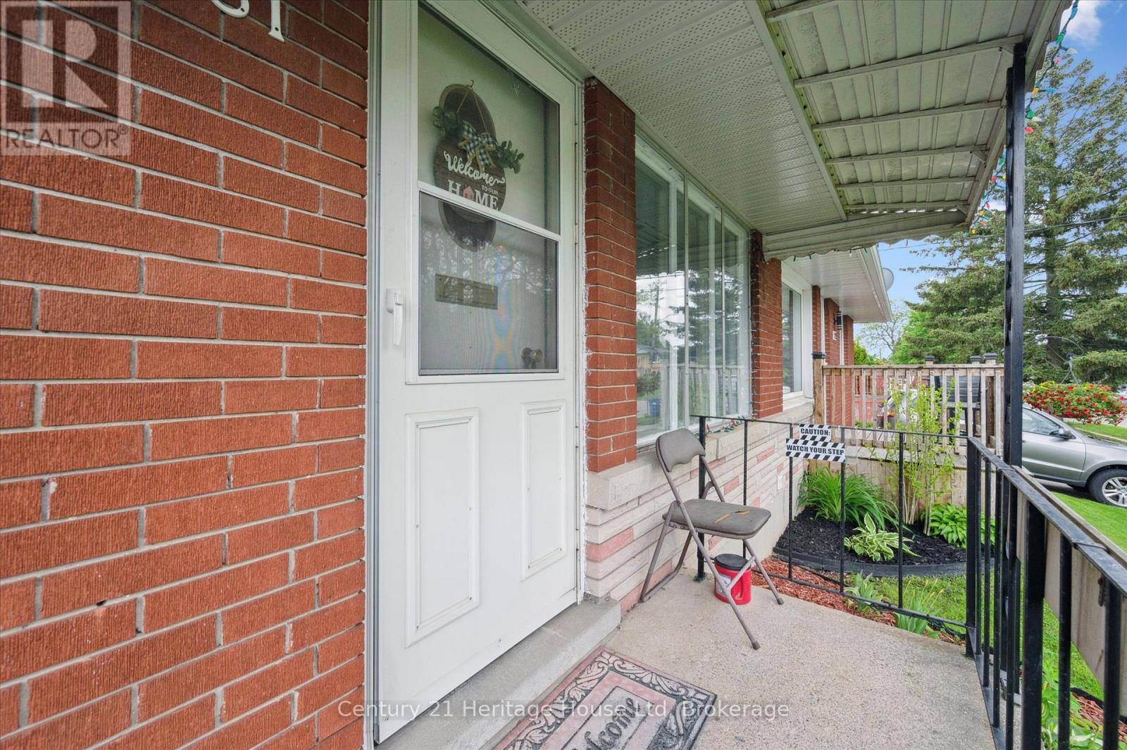 131 Waverley Drive, Guelph, Ontario  N1E 1H1 - Photo 4 - X12442865