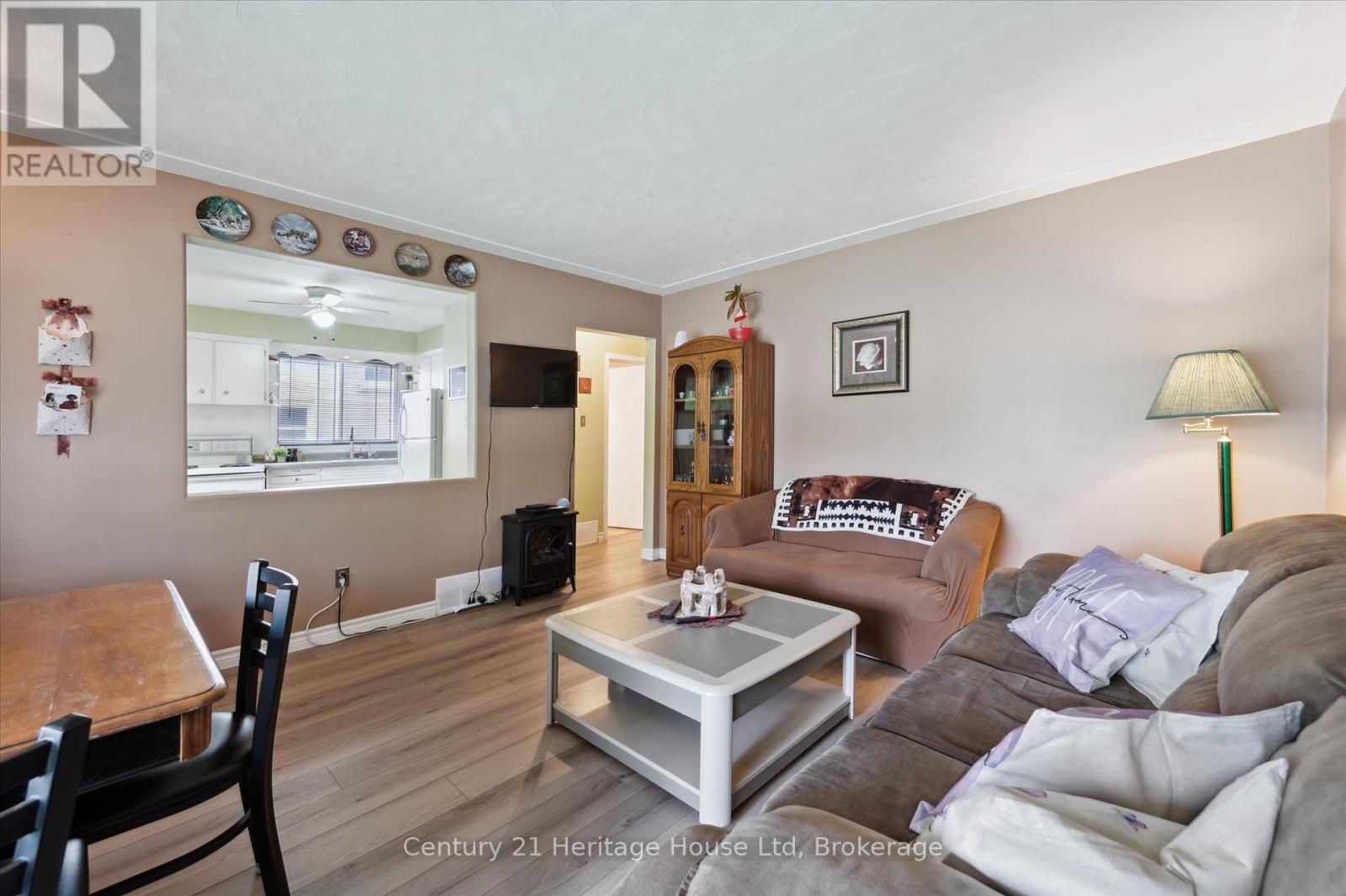 131 Waverley Drive, Guelph, Ontario  N1E 1H1 - Photo 8 - X12442865