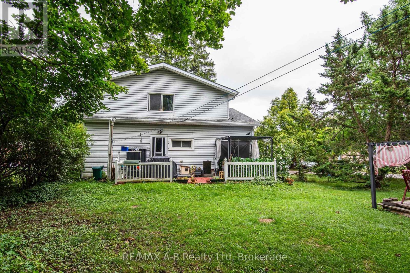 48 Franklin Drive, Stratford, Ontario  N5A 5P2 - Photo 3 - X12442881