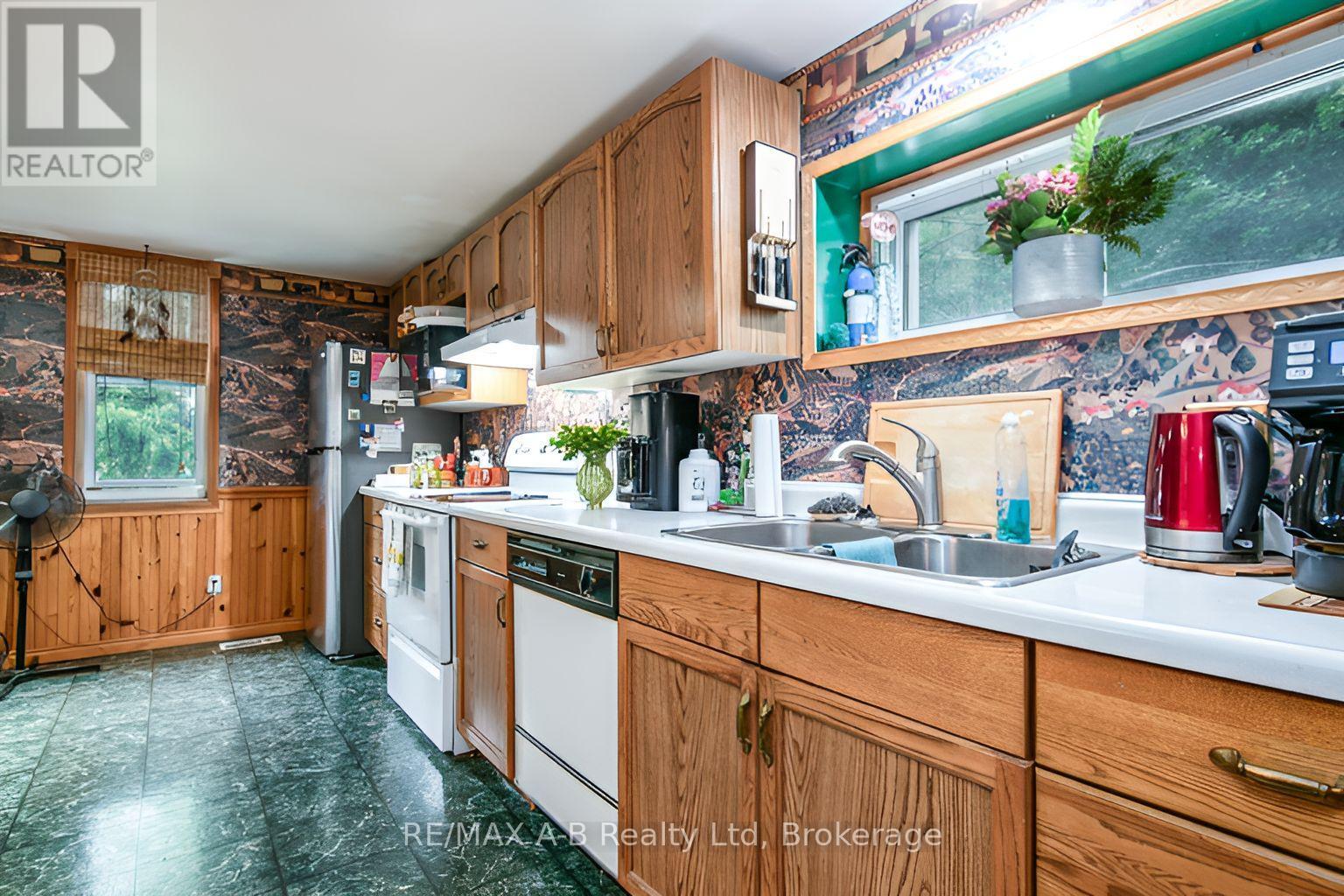 48 Franklin Drive, Stratford, Ontario  N5A 5P2 - Photo 8 - X12442881