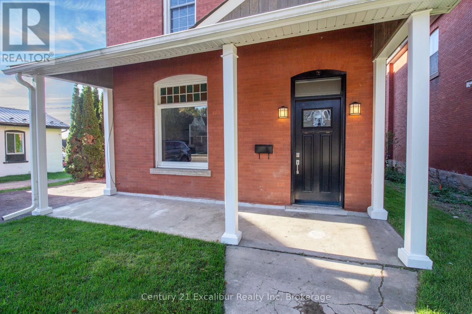 445 St David Street N, Centre Wellington, Ontario  N1M 2K3 - Photo 2 - X12442907