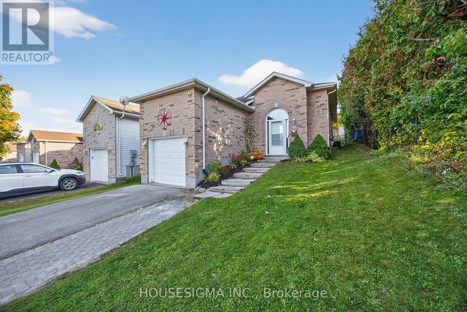 421 Irwin Street, Midland, Ontario  L4R 2V6 - Photo 2 - S12442492