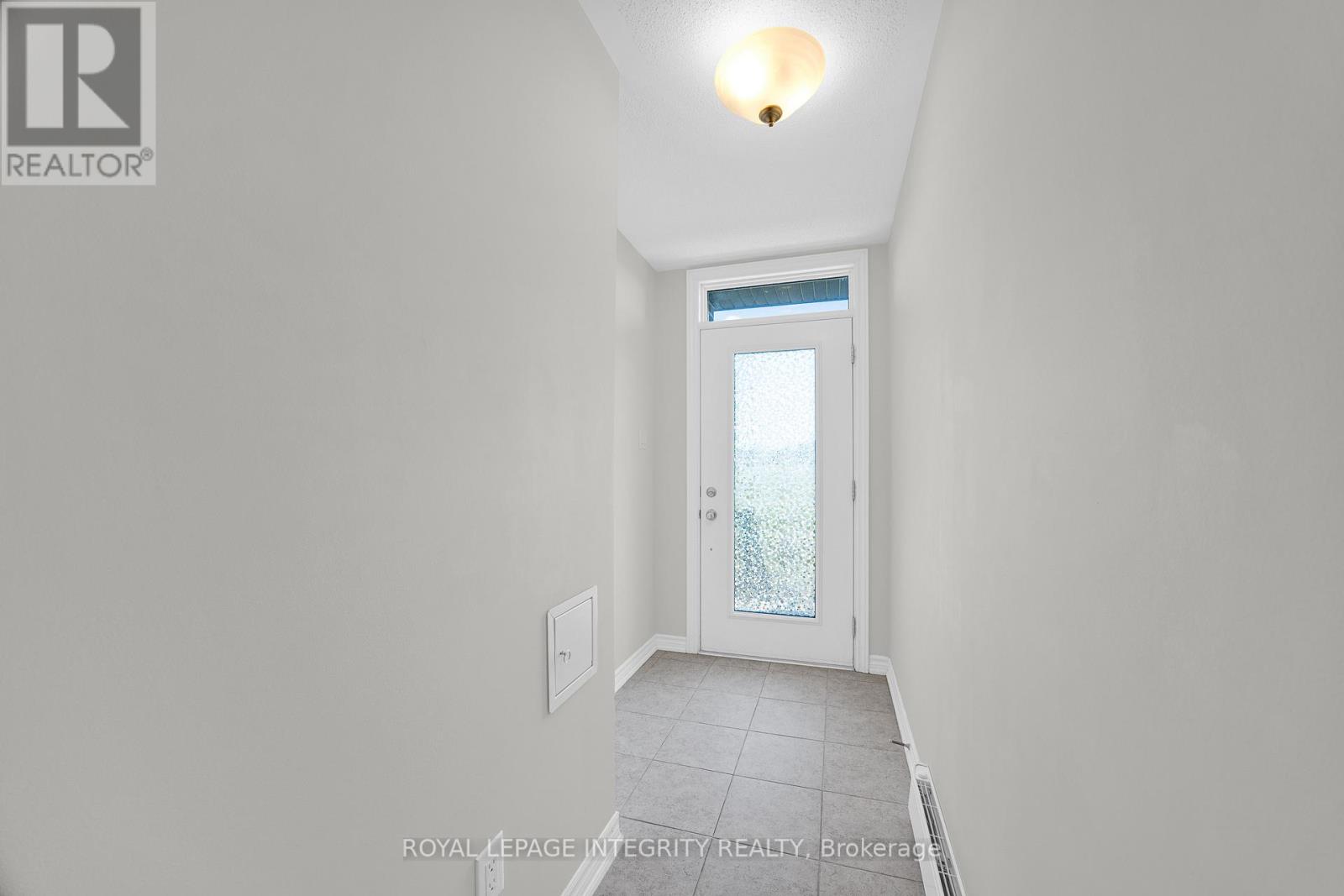 517 Ozawa Private, Ottawa, Ontario  K1K 4Z8 - Photo 5 - X12442879