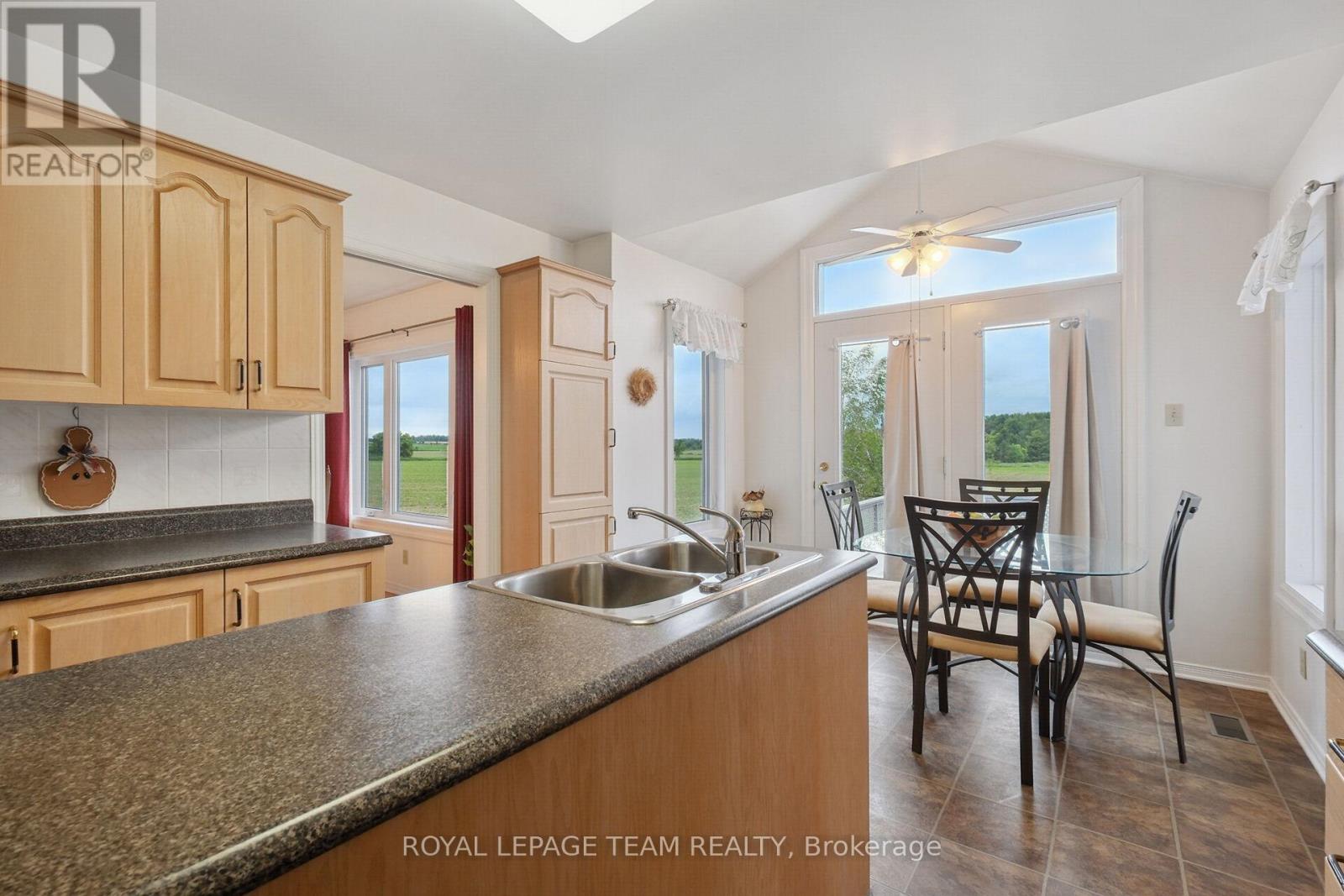 8665 Russell Road, Ottawa, Ontario  K4B 0J7 - Photo 13 - X12442908