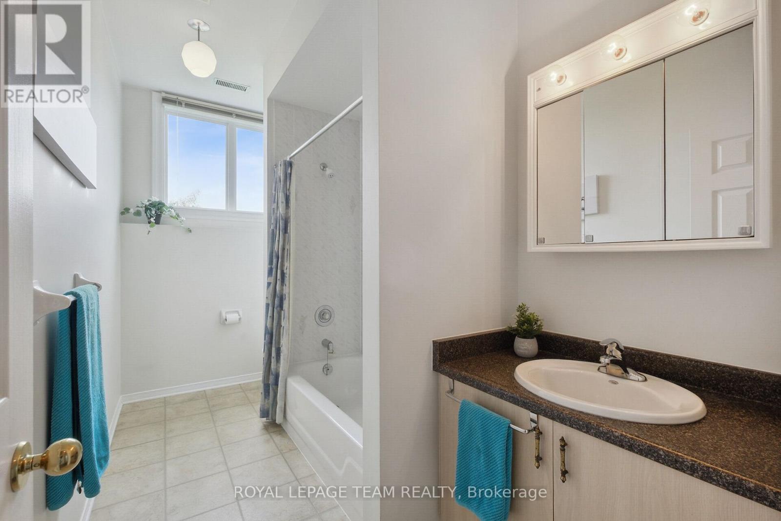 8665 Russell Road, Ottawa, Ontario  K4B 0J7 - Photo 33 - X12442908