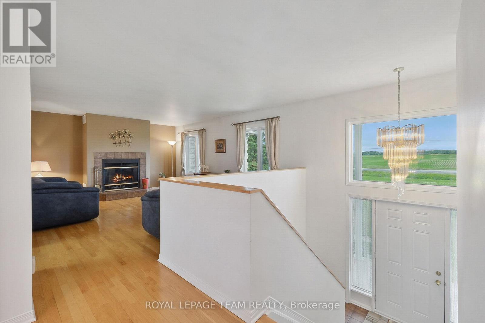 8665 Russell Road, Ottawa, Ontario  K4B 0J7 - Photo 7 - X12442908