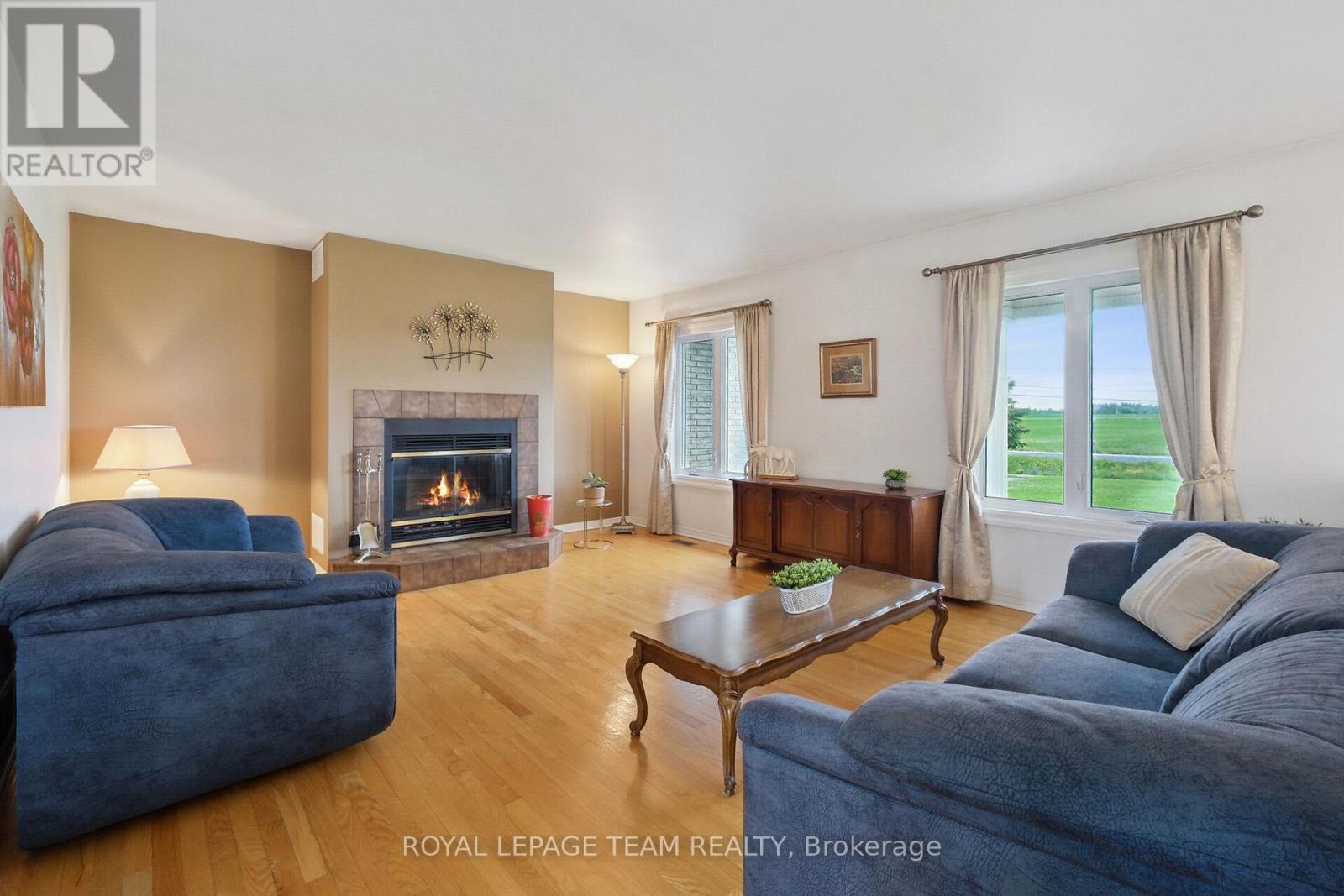 8665 Russell Road, Ottawa, Ontario  K4B 0J7 - Photo 8 - X12442908