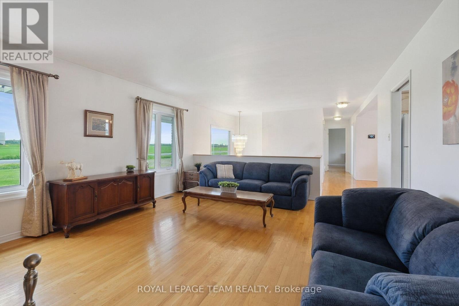 8665 Russell Road, Ottawa, Ontario  K4B 0J7 - Photo 9 - X12442908