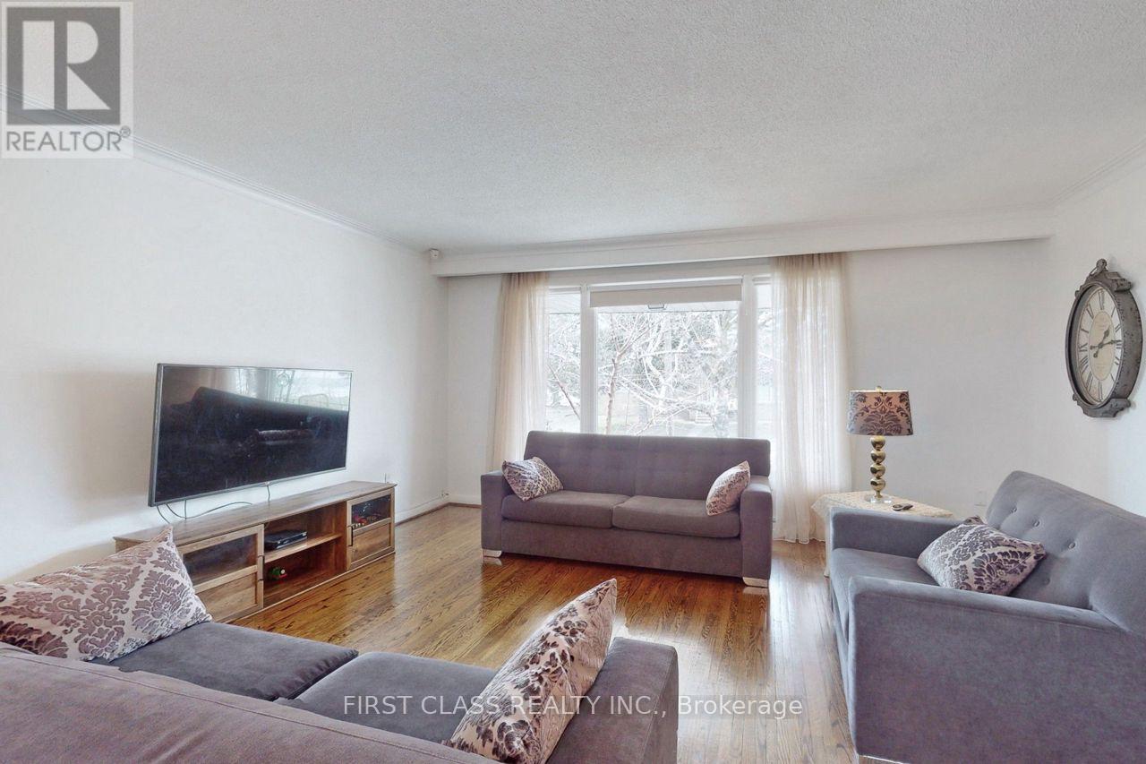 79 Hove Street, Toronto, Ontario  M3H 4Z2 - Photo 2 - C12410794