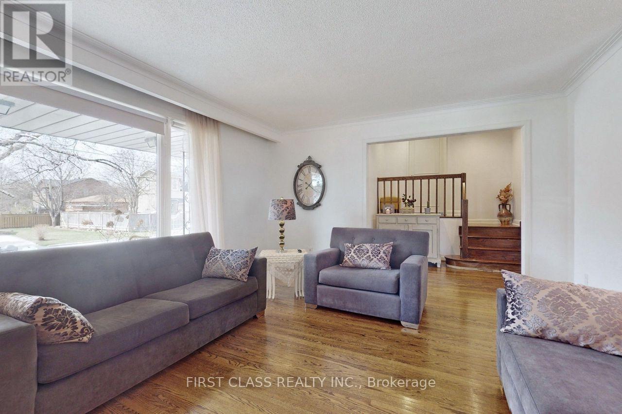 79 Hove Street, Toronto, Ontario  M3H 4Z2 - Photo 3 - C12410794