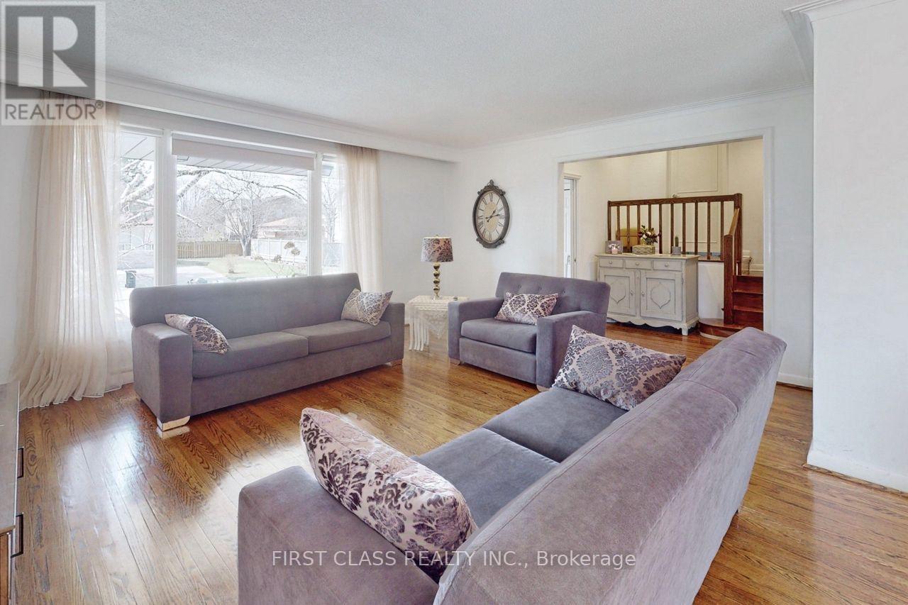 79 Hove Street, Toronto, Ontario  M3H 4Z2 - Photo 4 - C12410794