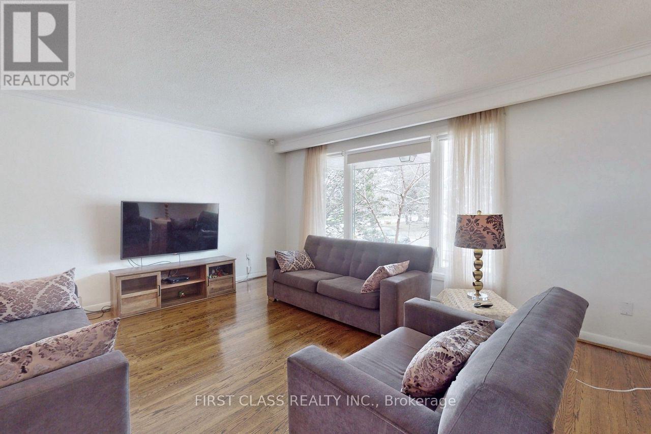 79 Hove Street, Toronto, Ontario  M3H 4Z2 - Photo 5 - C12410794