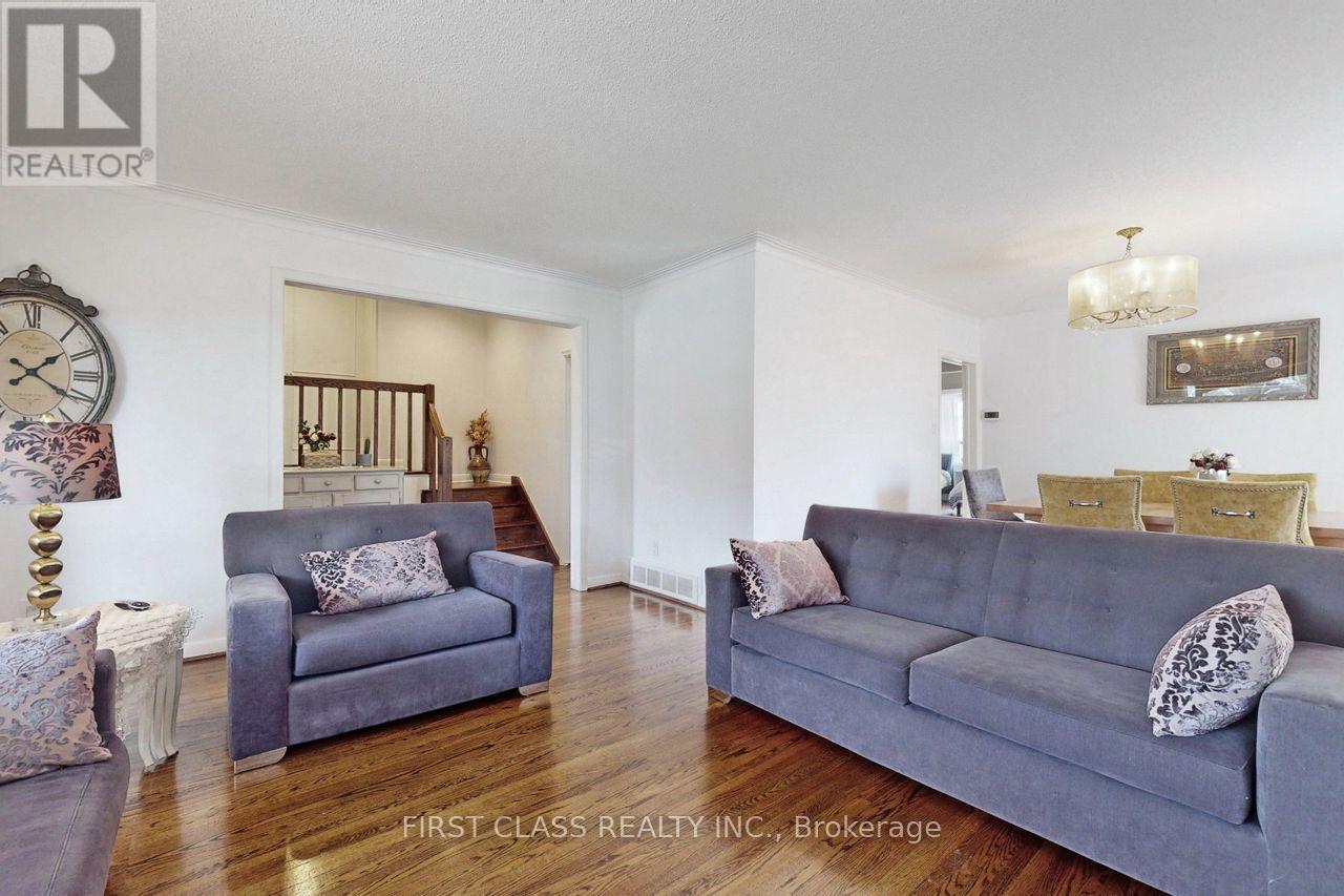 79 Hove Street, Toronto, Ontario  M3H 4Z2 - Photo 6 - C12410794