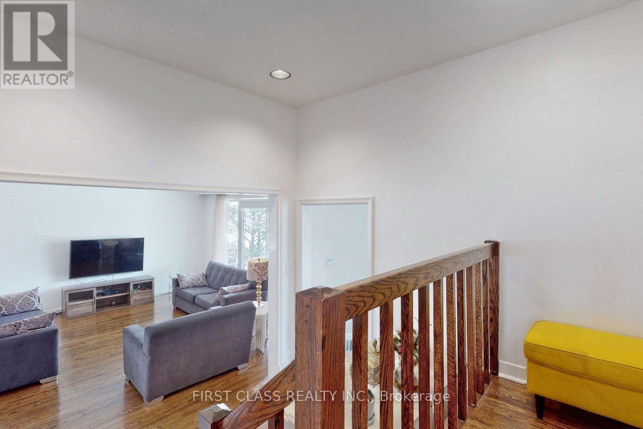 79 Hove Street, Toronto, Ontario  M3H 4Z2 - Photo 7 - C12410794