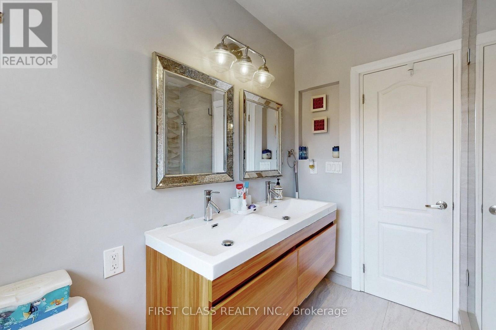 79 Hove Street, Toronto, Ontario  M3H 4Z2 - Photo 9 - C12410794