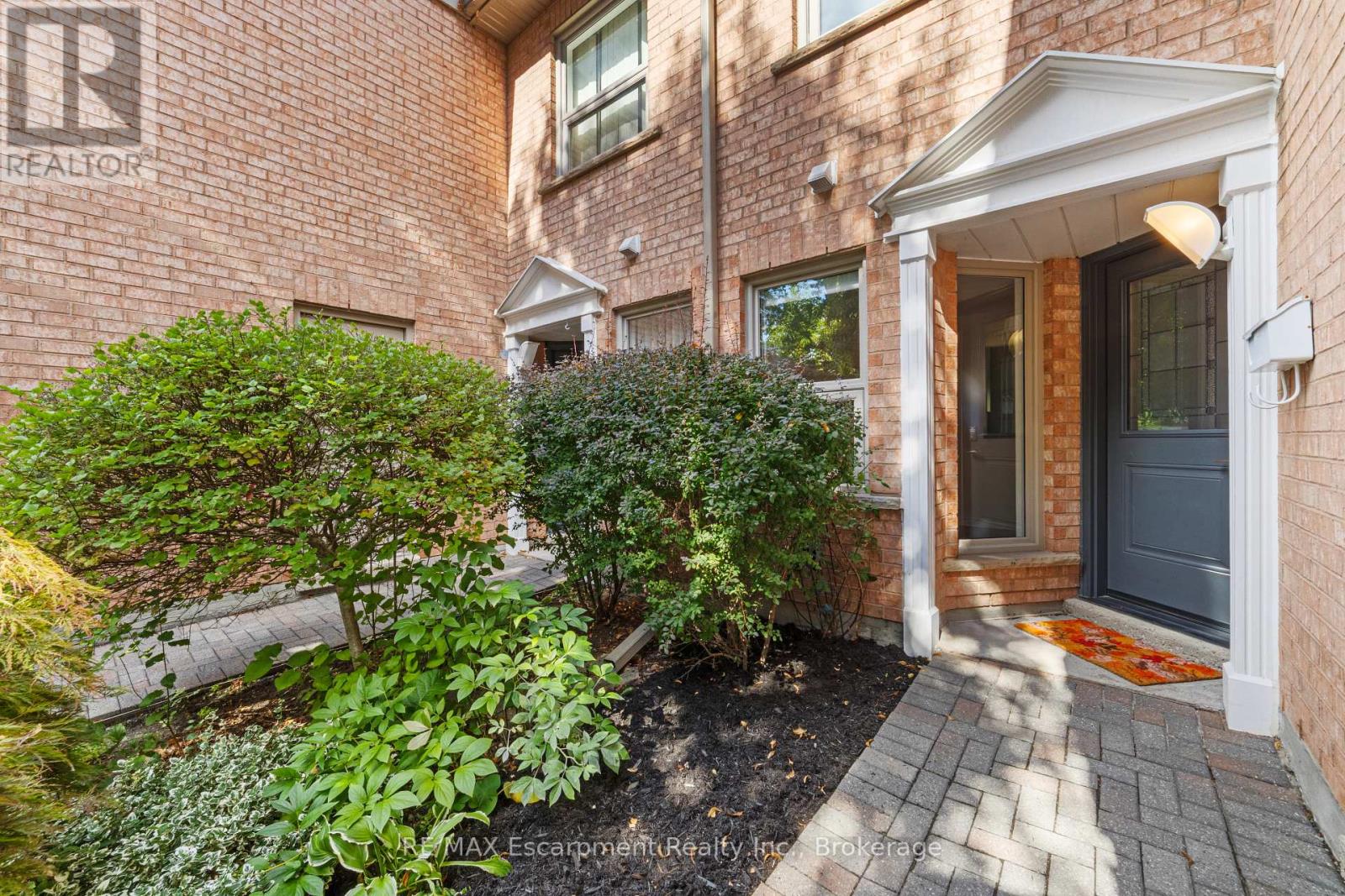 5 - 2065 Sixth Line, Oakville, Ontario  L6H 5R8 - Photo 3 - W12442840