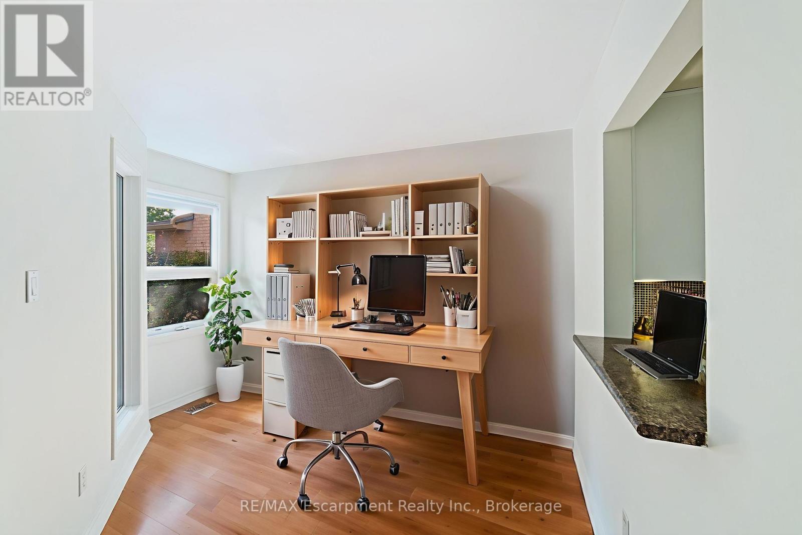5 - 2065 Sixth Line, Oakville, Ontario  L6H 5R8 - Photo 4 - W12442840