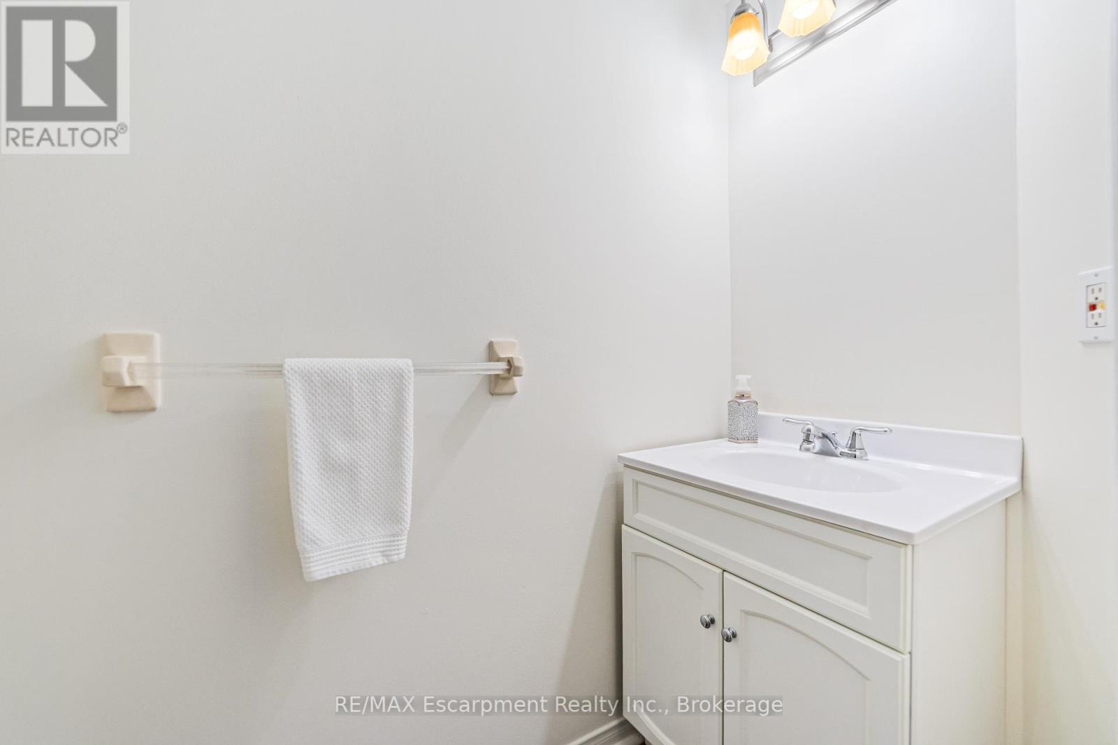 5 - 2065 Sixth Line, Oakville, Ontario  L6H 5R8 - Photo 7 - W12442840