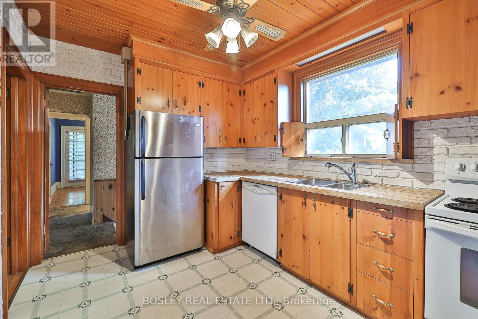 26 Holloway Road, Toronto (Islington-City Centre West), Ontario  M9A 1G1 - Photo 16 - W12434591