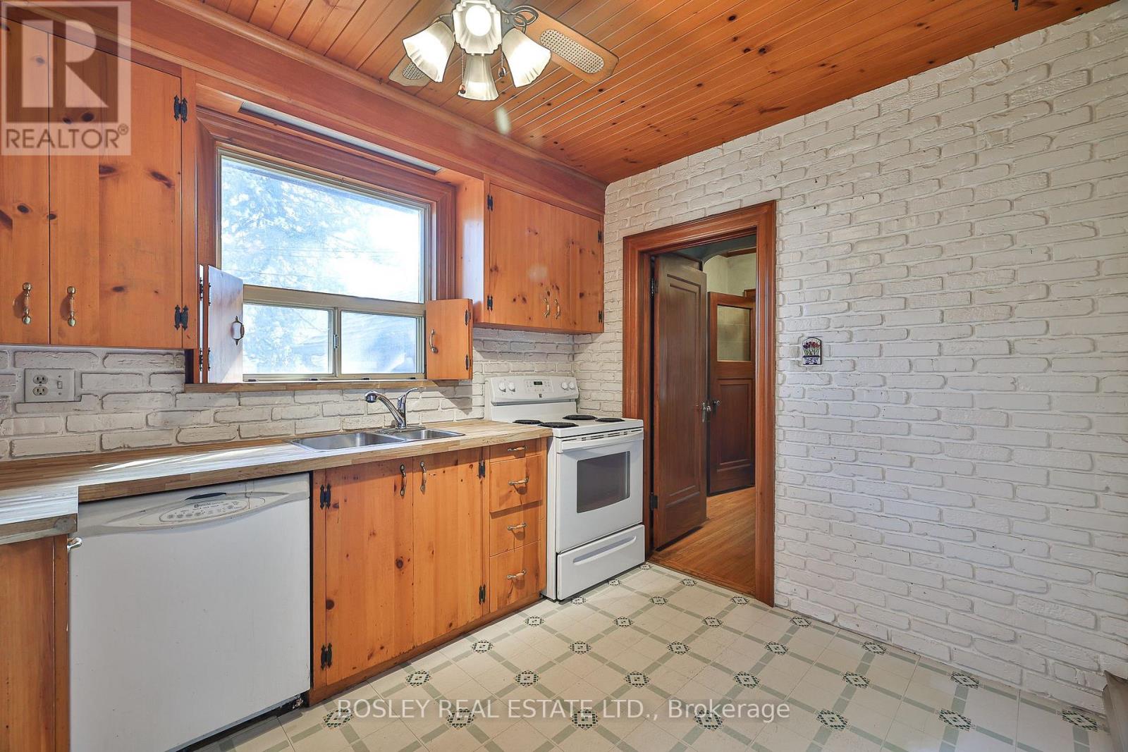 26 Holloway Road, Toronto (Islington-City Centre West), Ontario  M9A 1G1 - Photo 18 - W12434591