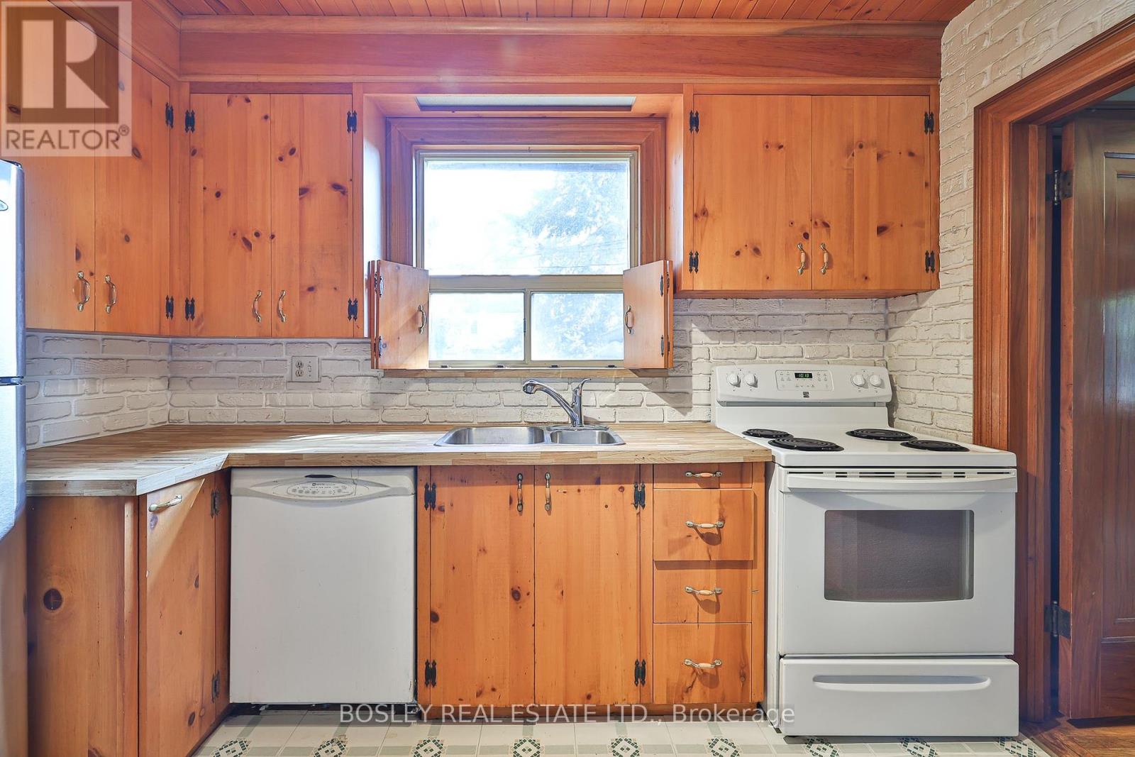 26 Holloway Road, Toronto (Islington-City Centre West), Ontario  M9A 1G1 - Photo 17 - W12434591