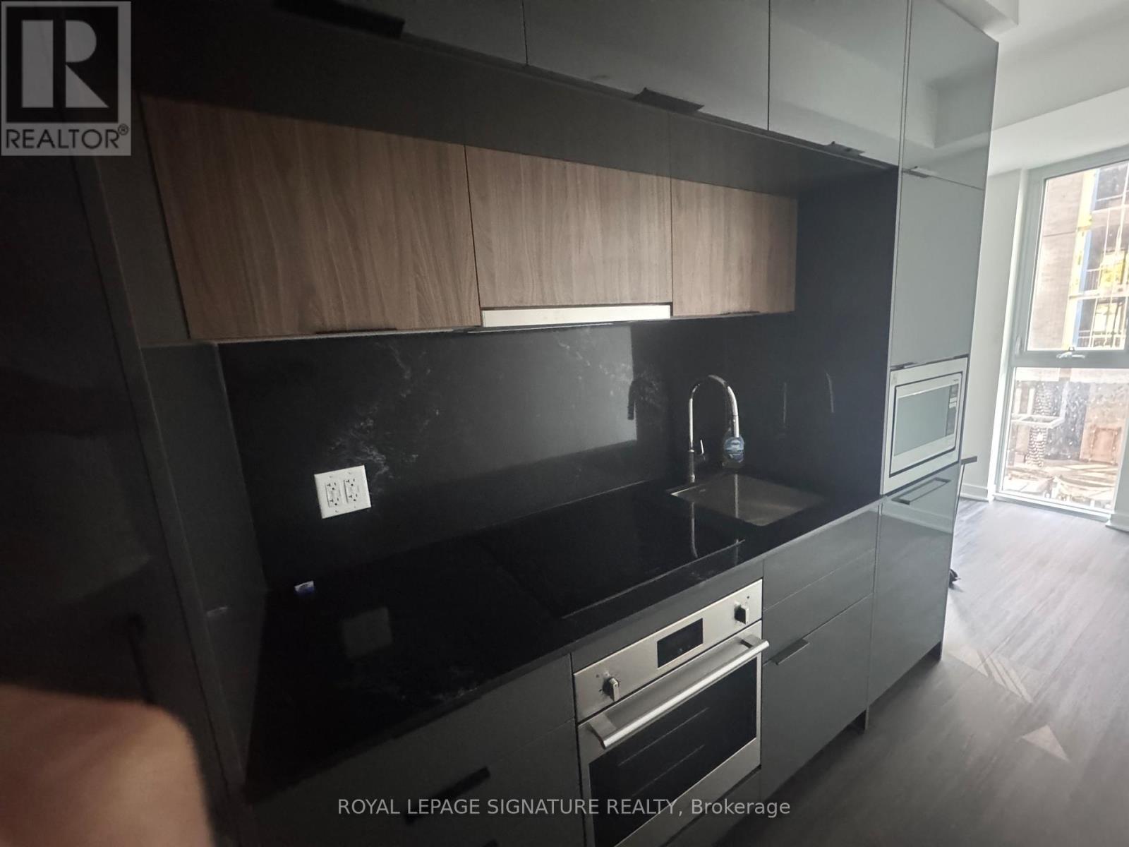301 - 900 St Clair Avenue W, Toronto, Ontario  M6C 1C5 - Photo 5 - C12442660