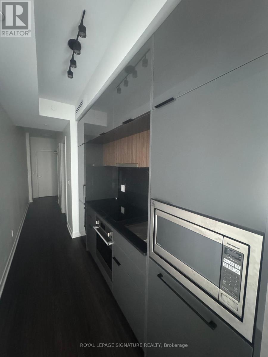 301 - 900 St Clair Avenue W, Toronto, Ontario  M6C 1C5 - Photo 6 - C12442660