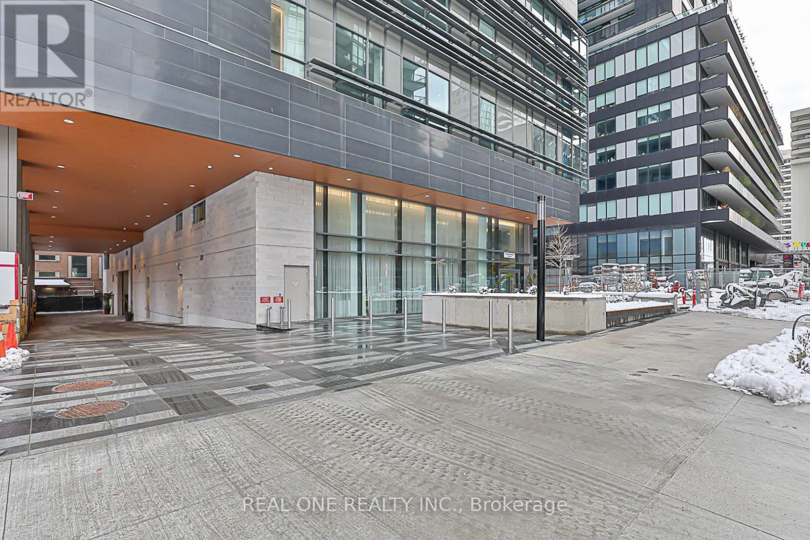1710 - 39 Roehampton Avenue E, Toronto, Ontario  M4P 1P9 - Photo 2 - C12442688